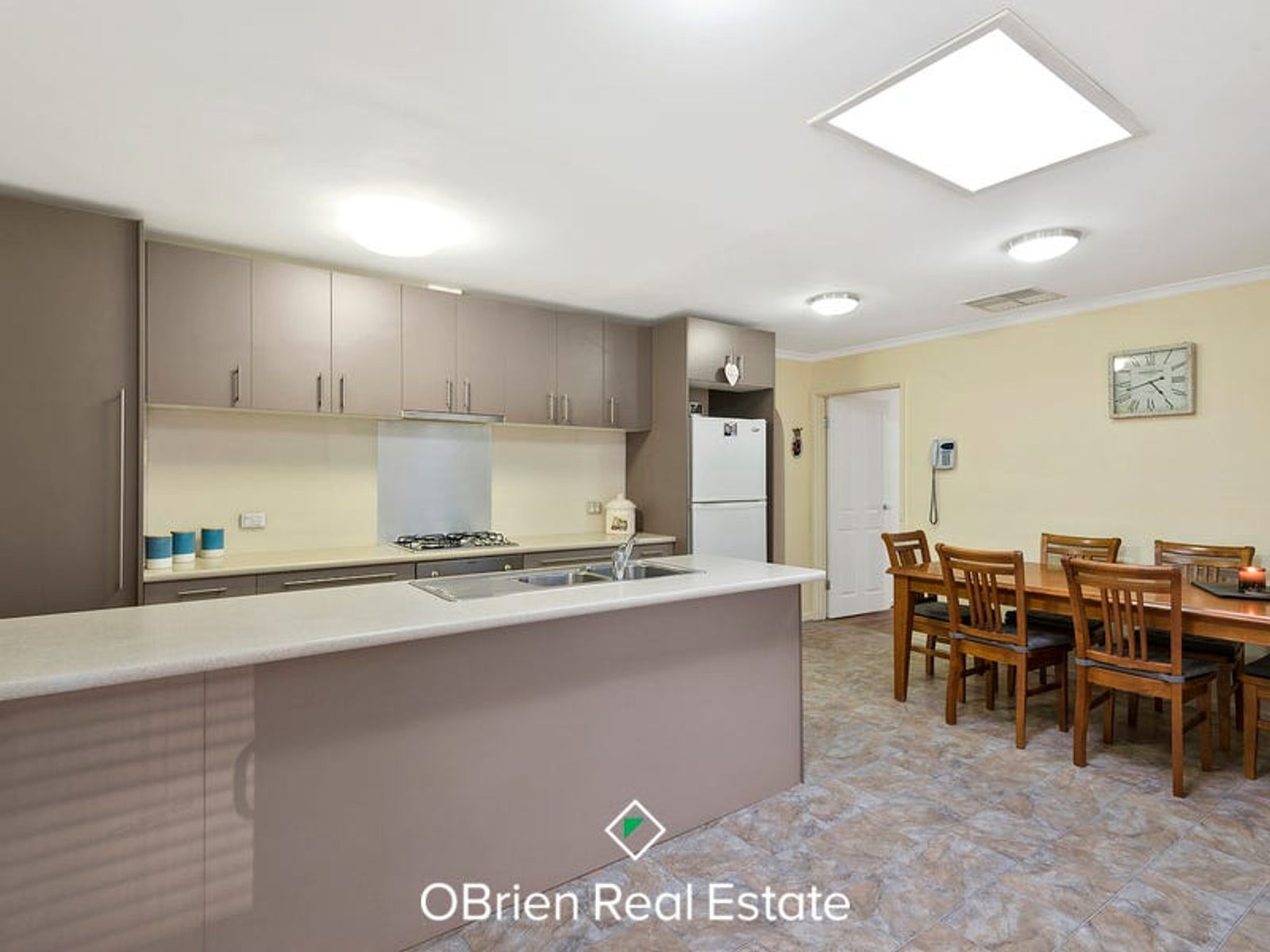6 Amalfi Drive, Endeavour Hills, VIC 3802, Endeavour Hills - Thumbnail 4