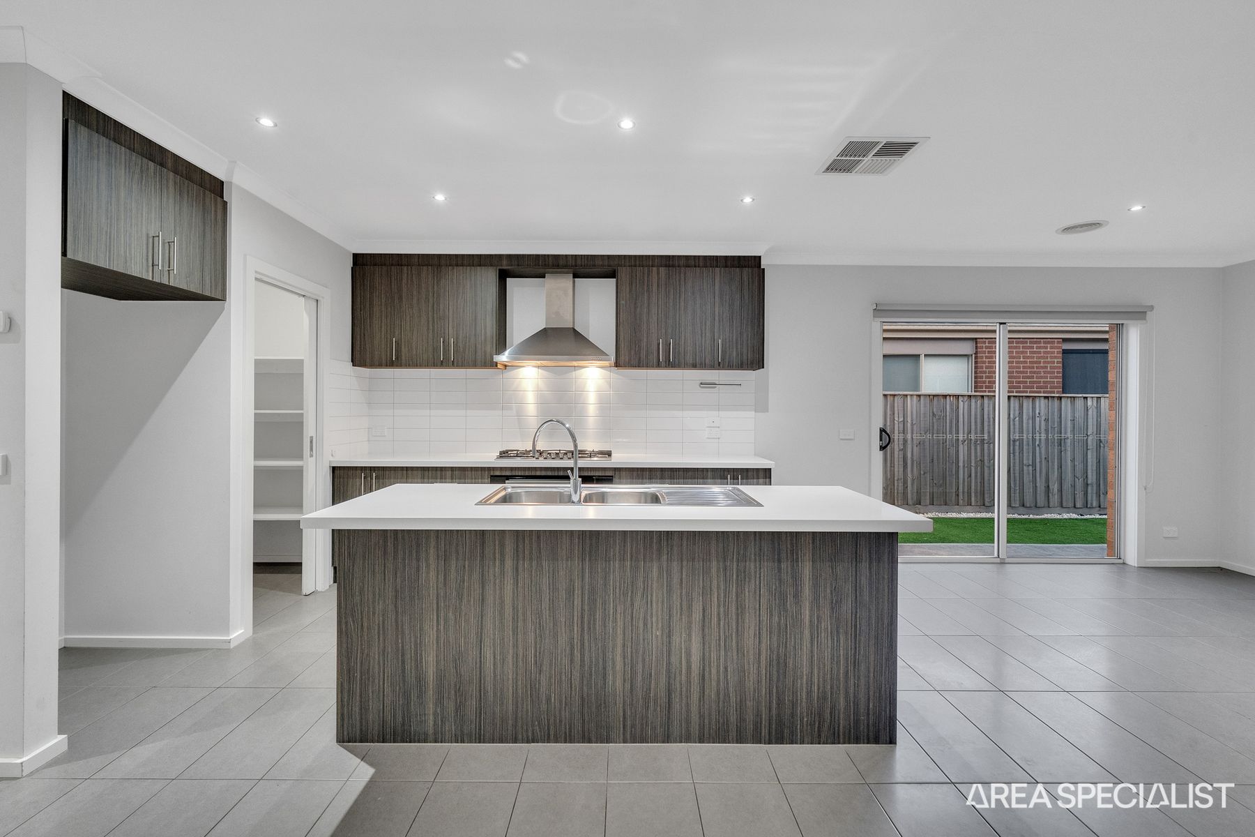19 Shipwright Parade, Werribee, VIC 3030, Werribee - Thumbnail 8