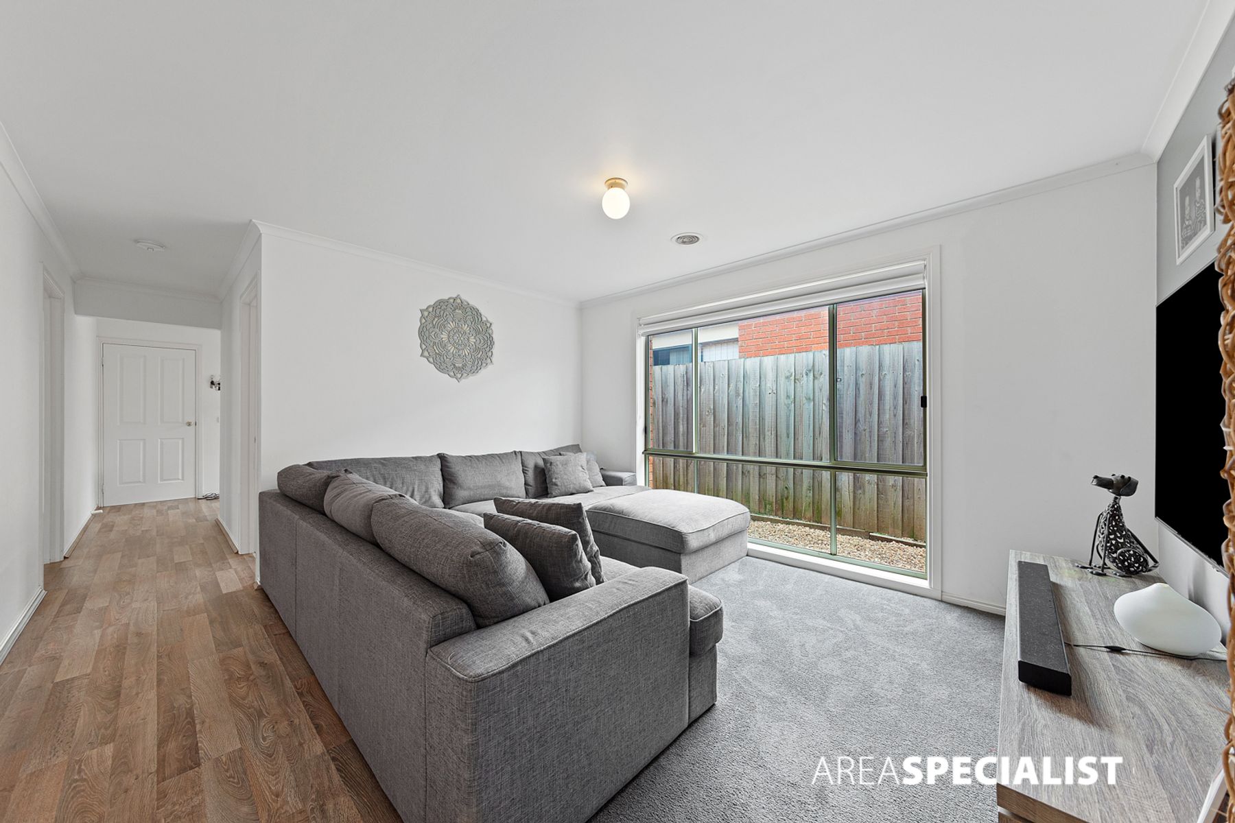 2 Sir Thomas Drive, Pakenham, VIC 3810, Pakenham - Thumbnail 3