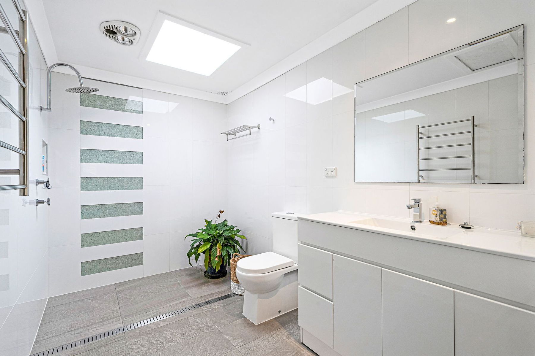 22 Ashley Avenue, Terrigal NSW 2260, Terrigal - Thumbnail 3