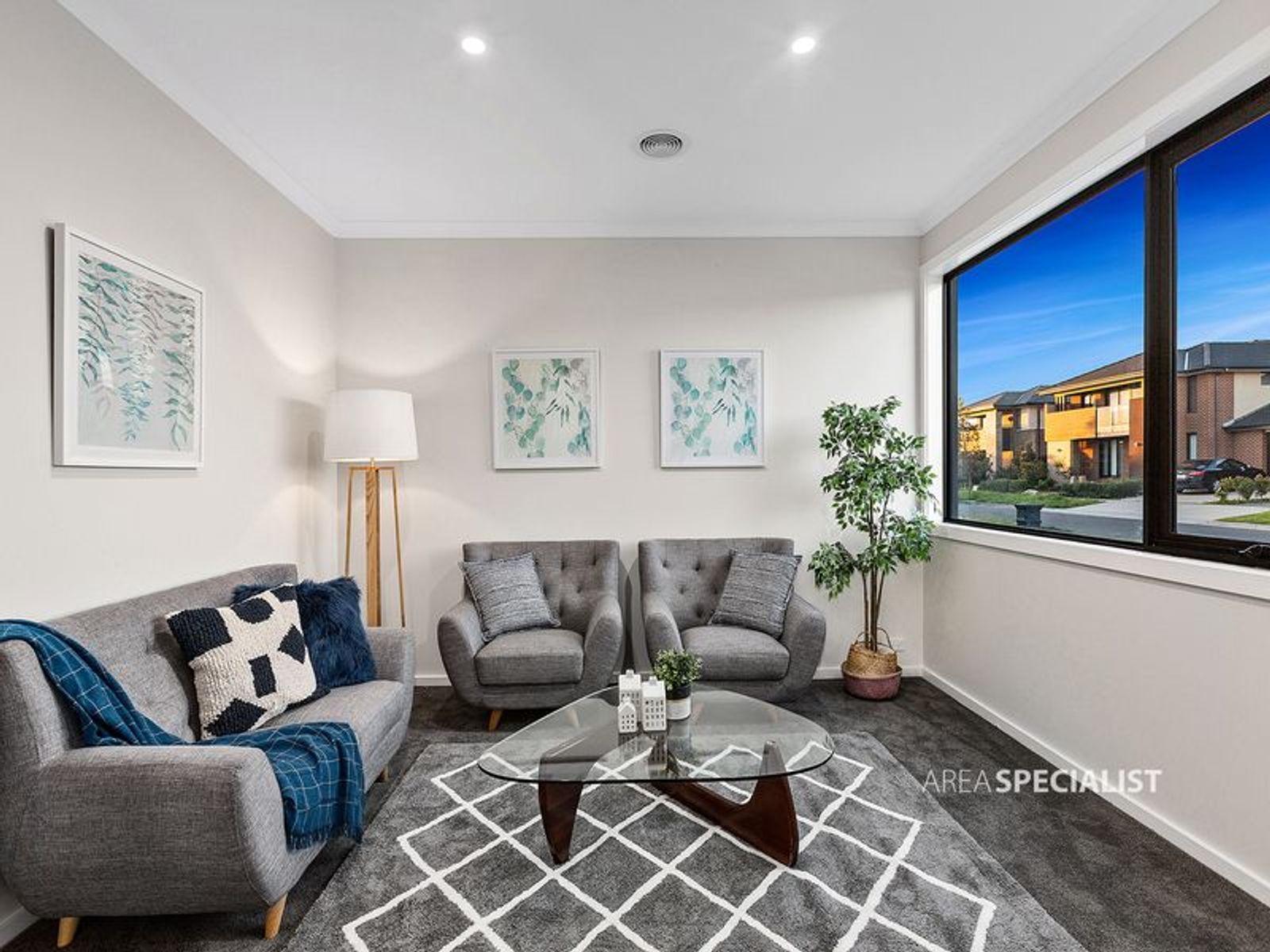 12 Featherdown Way, Clyde North, VIC 3978, Clyde North - Thumbnail 2
