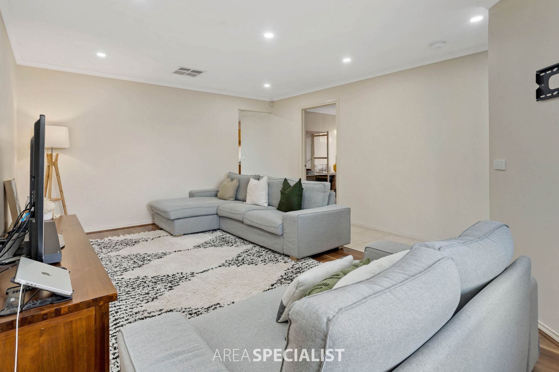 14 Hertford Court, Cranbourne North, VIC 3977, Cranbourne North - Thumbnail 4