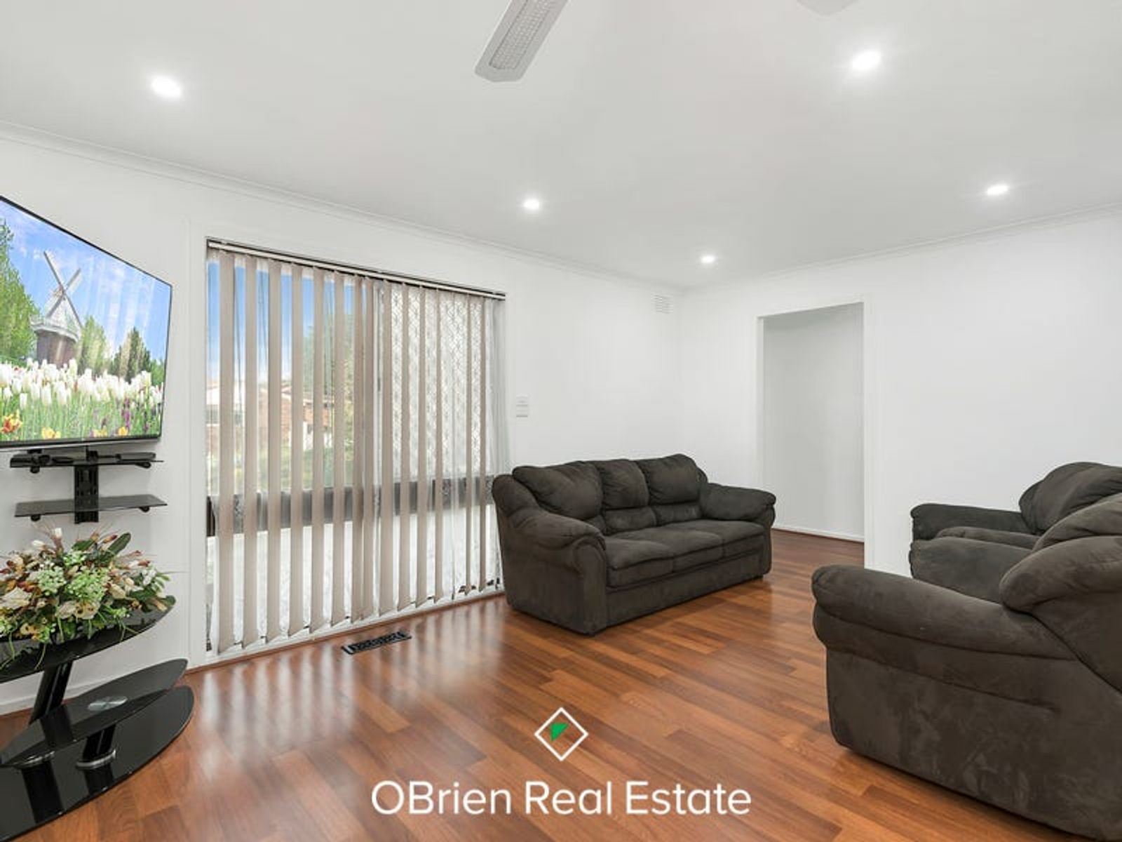 14 Sydney Parkinson Avenue, Endeavour Hills, VIC 3802, Endeavour Hills - Thumbnail 2