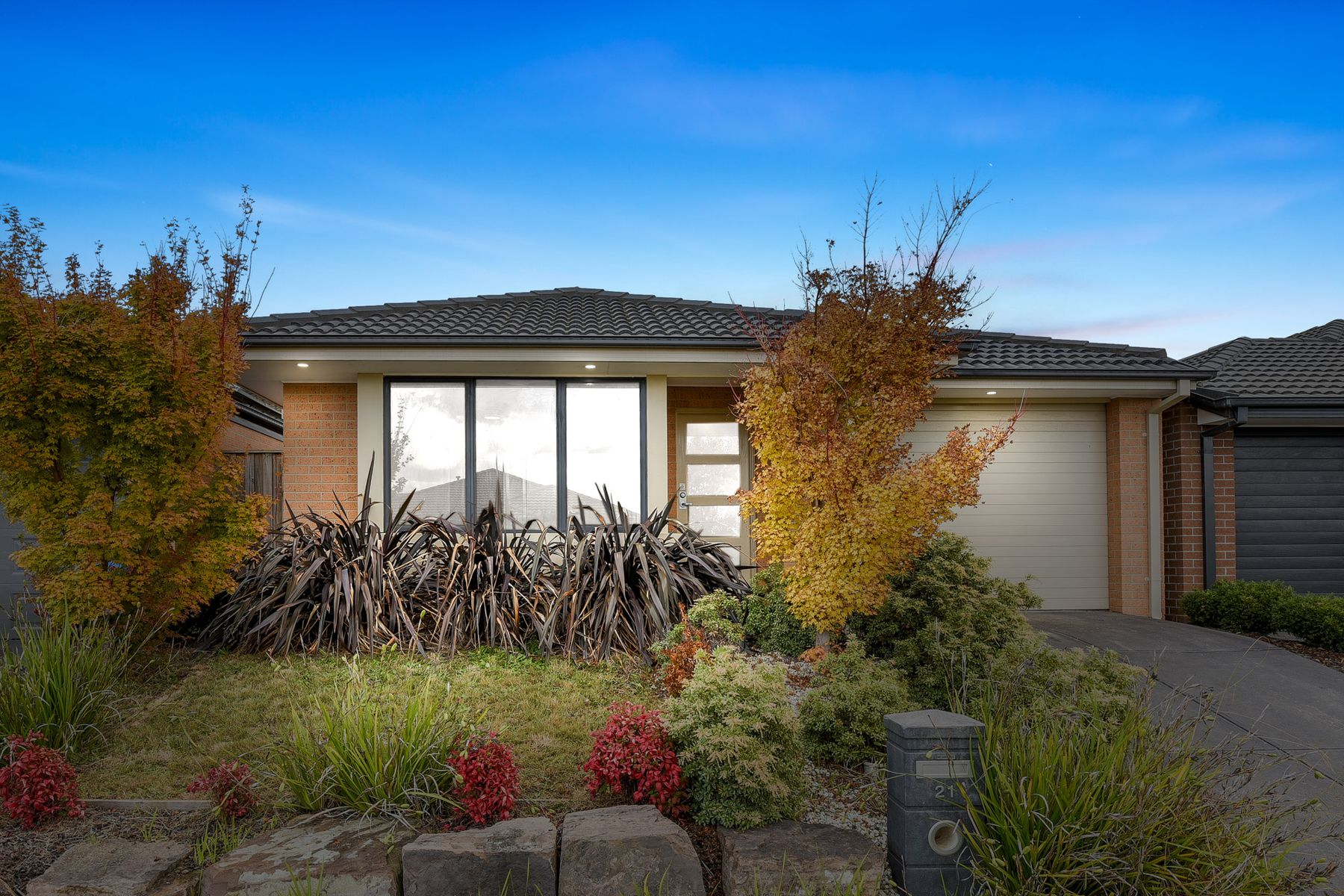 21 Trainers Way, Clyde North, VIC 3978, Clyde North - Thumbnail 2