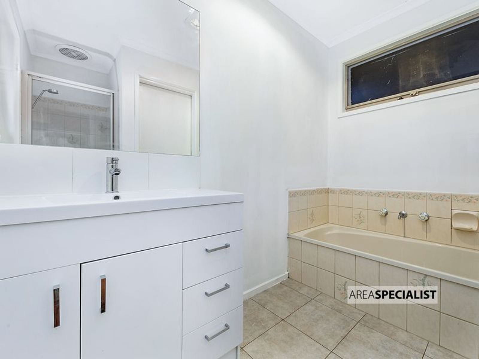 5 Lawrence Court, Cranbourne North, VIC 3977, Cranbourne North - Thumbnail 3
