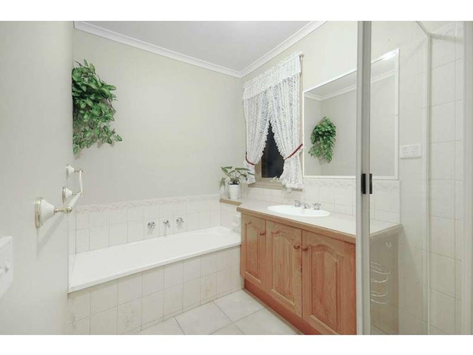 7 Hanna Drive, Endeavour Hills, VIC 3802, Endeavour Hills - Thumbnail 6