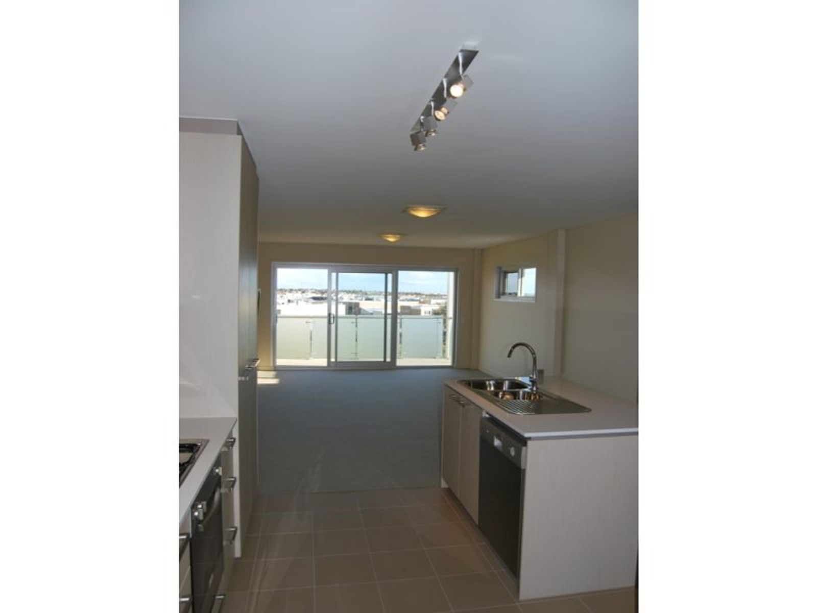 3/2, 21, Mawson Lakes - Thumbnail 5