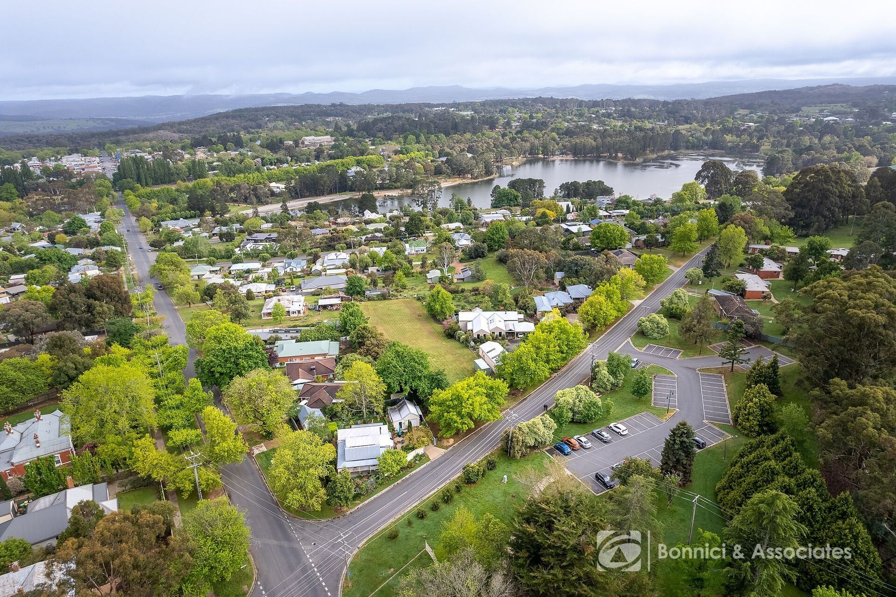 28 Gilchrist Avenue, Beechworth - Image 1
