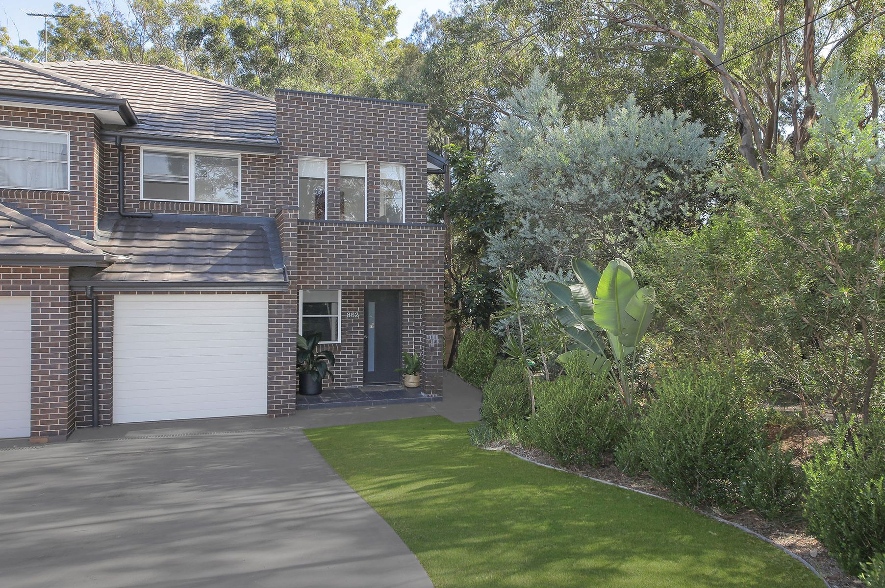 862 Henry Lawson Drive, Picnic Point NSW 2213