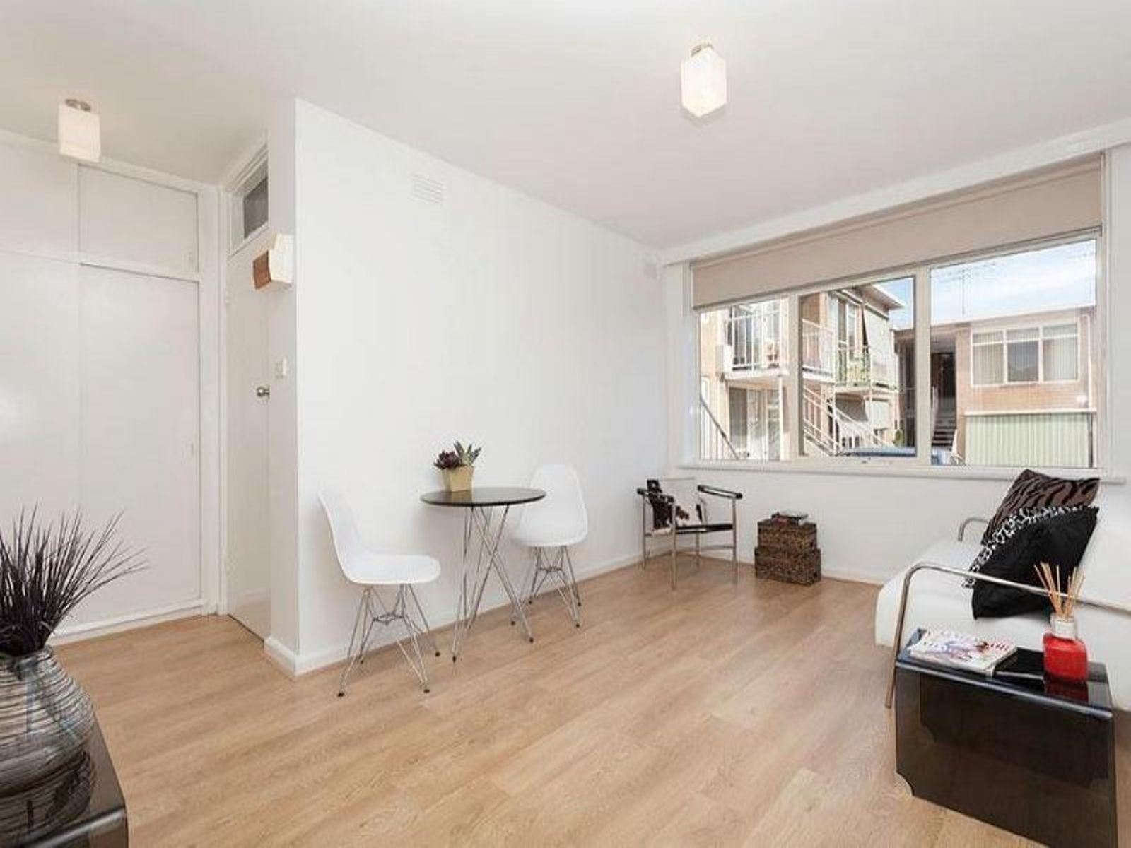 6/19 Fletcher Street, Essendon - Thumbnail 2