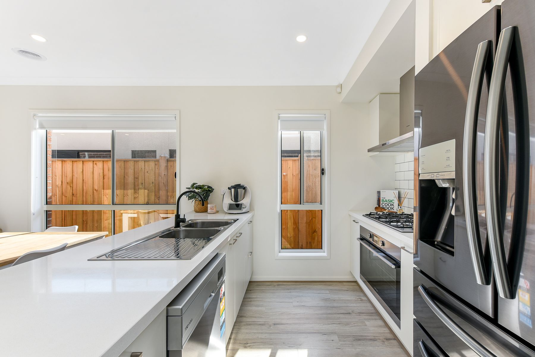 3 Wolverine Crescent, Clyde North, VIC 3978, Clyde North - Thumbnail 5