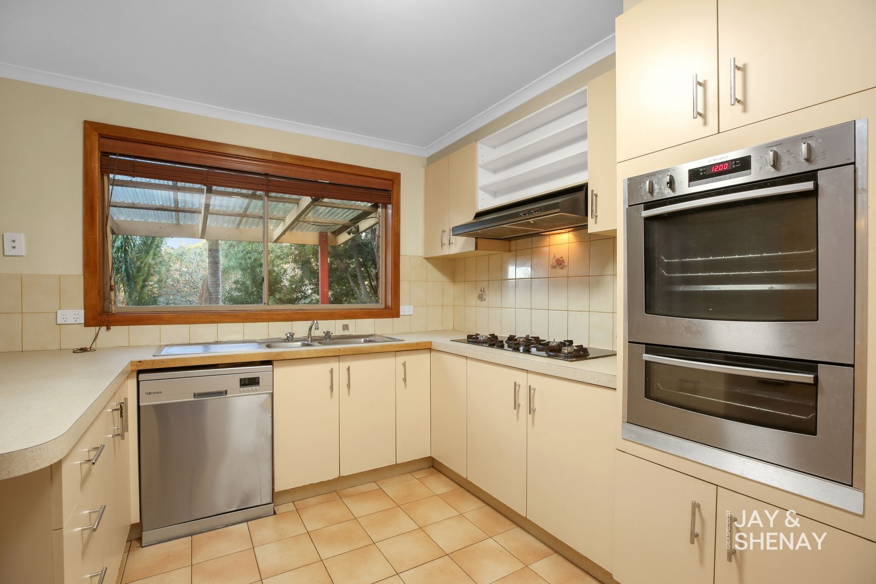 16 Lawrence Drive, Berwick, VIC 3806, Berwick - Thumbnail 5