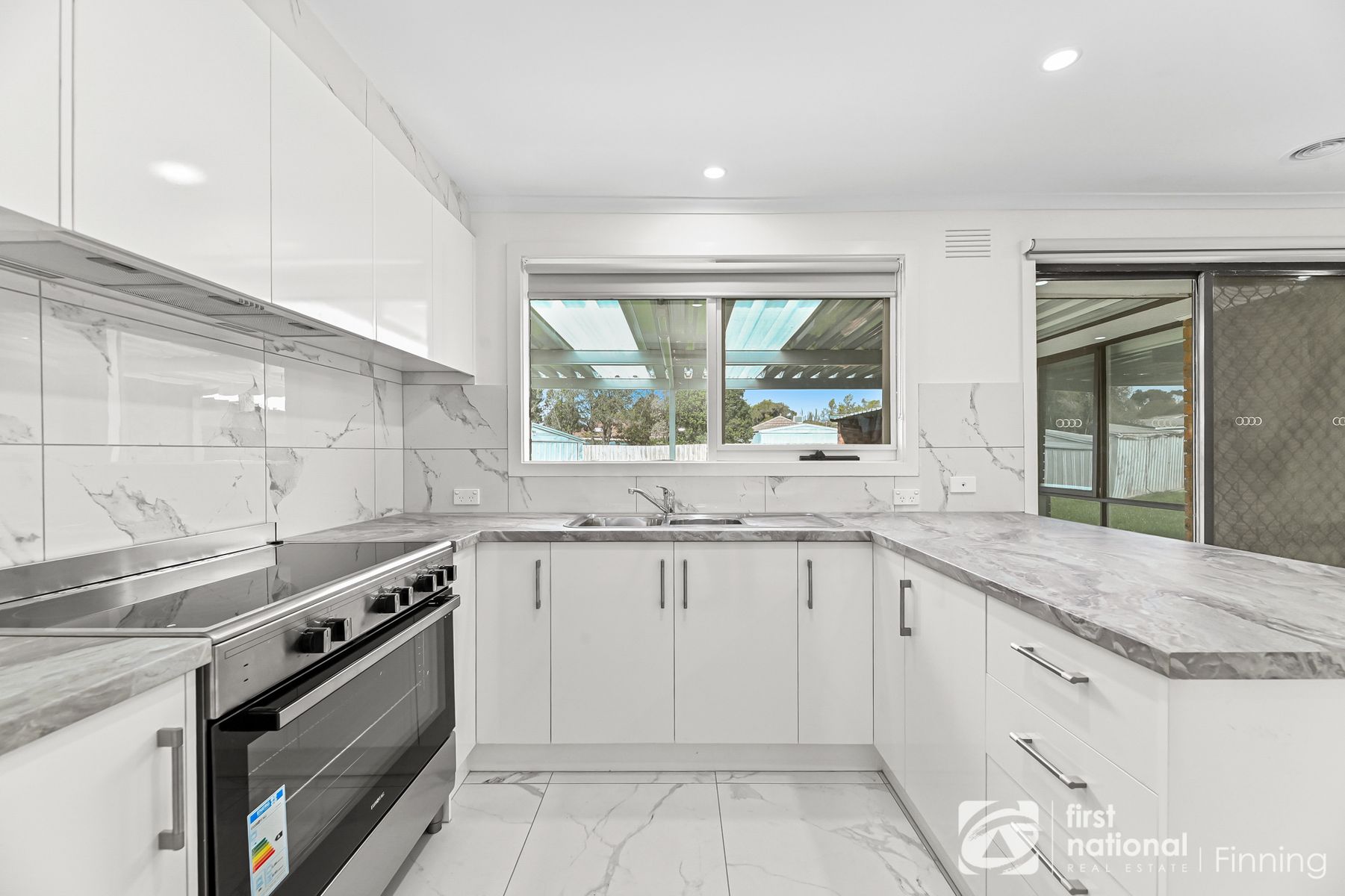 10 Mawson Court, Cranbourne North VIC 3977, Cranbourne North - Thumbnail 8