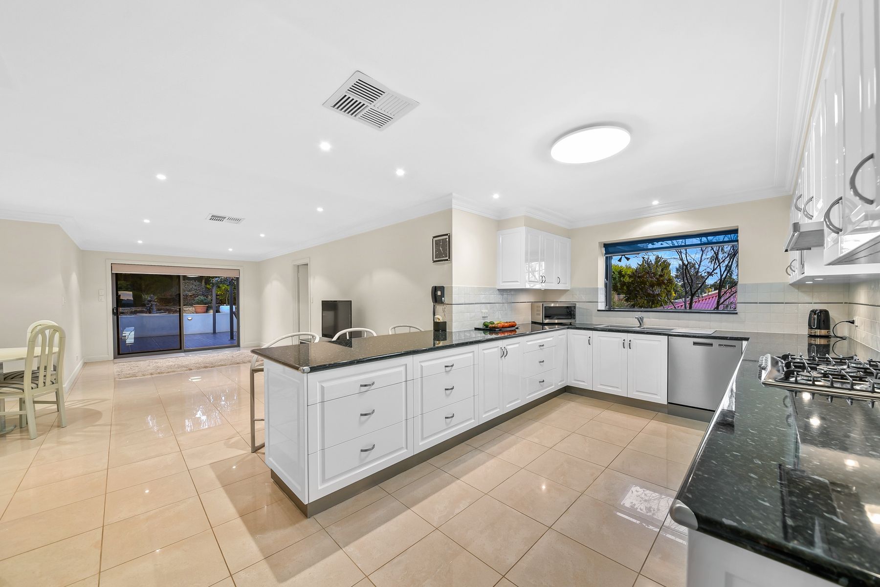 28 Edward Road, Chirnside Park, VIC 3116, Chirnside Park - Thumbnail 3