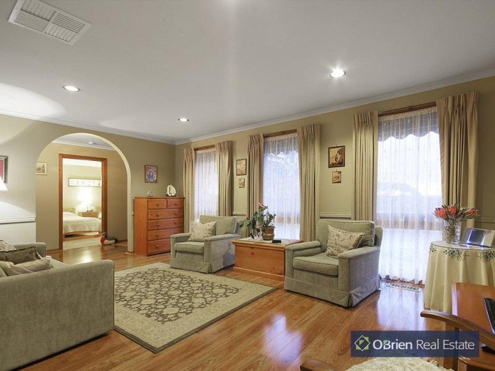 6 Satterley Close, Endeavour Hills, VIC 3802, Endeavour Hills - Thumbnail 2