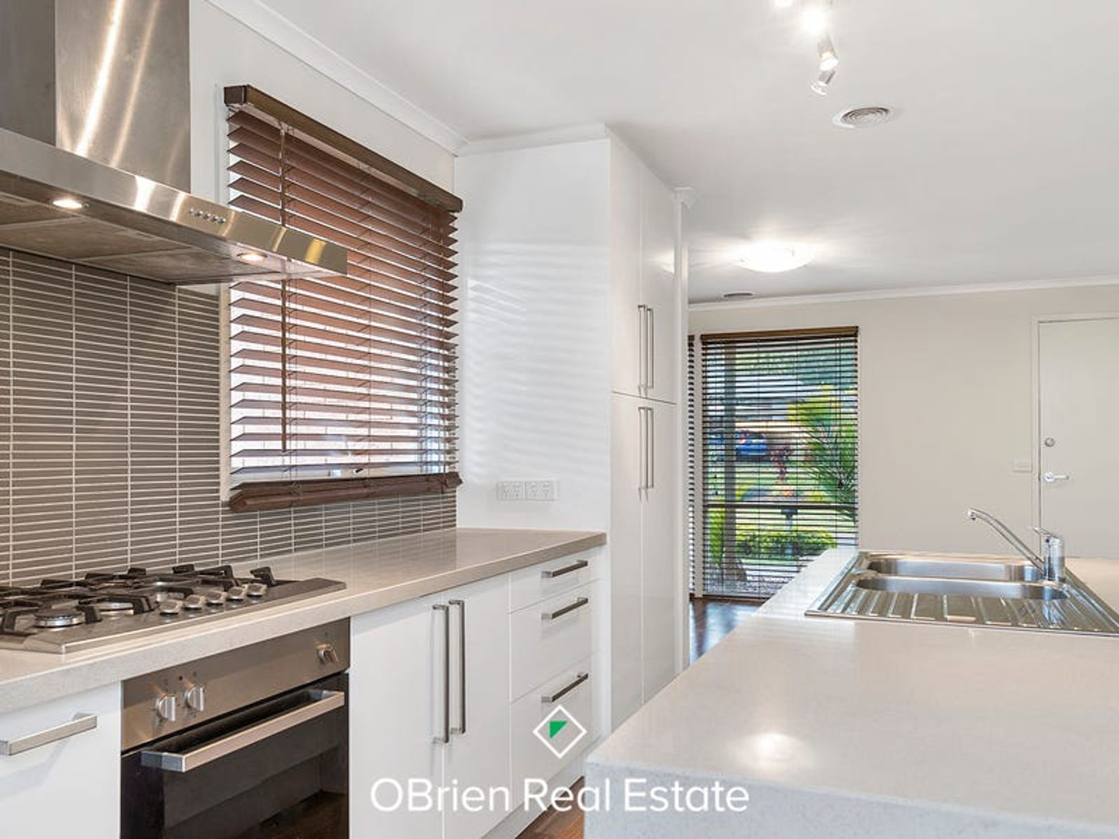 26 Girvan Circuit, Endeavour Hills, VIC 3802, Endeavour Hills - Thumbnail 3