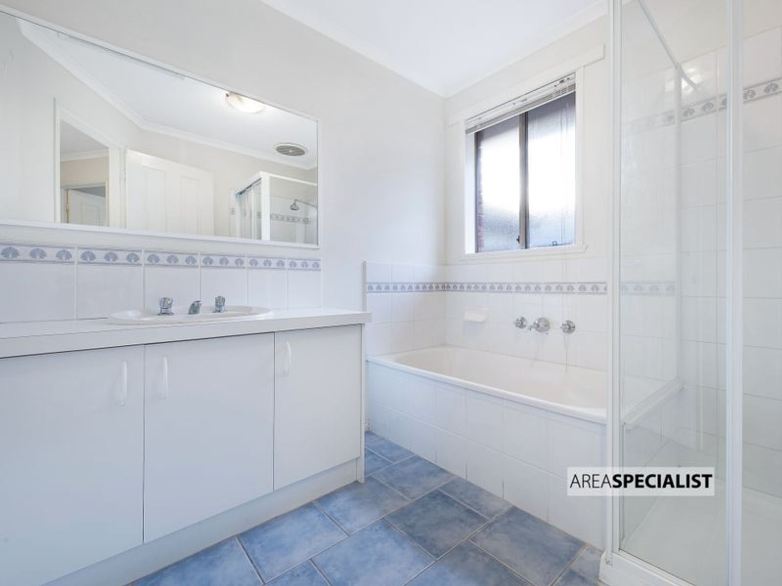 8 Chatham Close, Cranbourne East, VIC 3977, Cranbourne East - Thumbnail 3