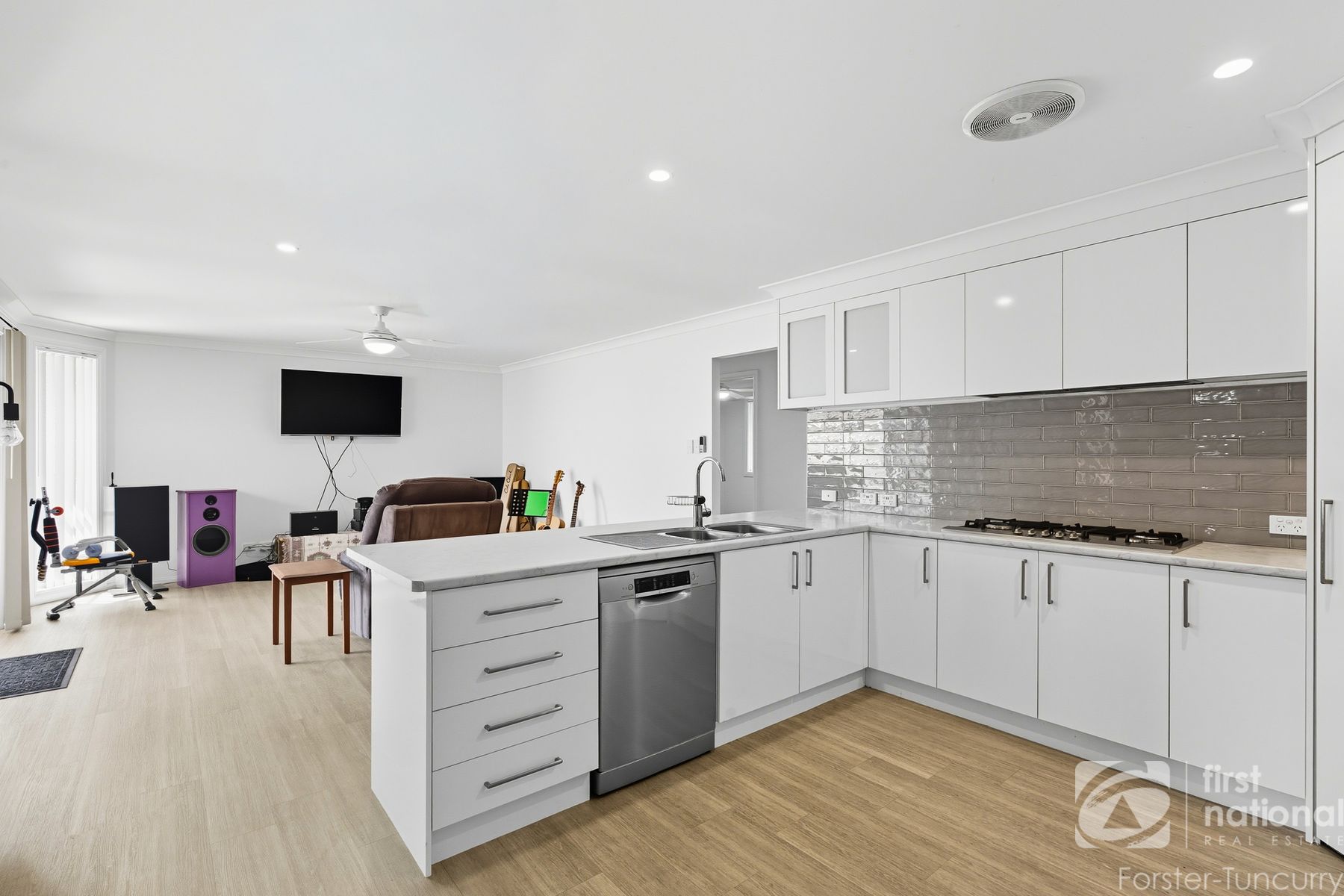 7 James Foster Drive, Black Head NSW 2430, Black Head - Thumbnail 3