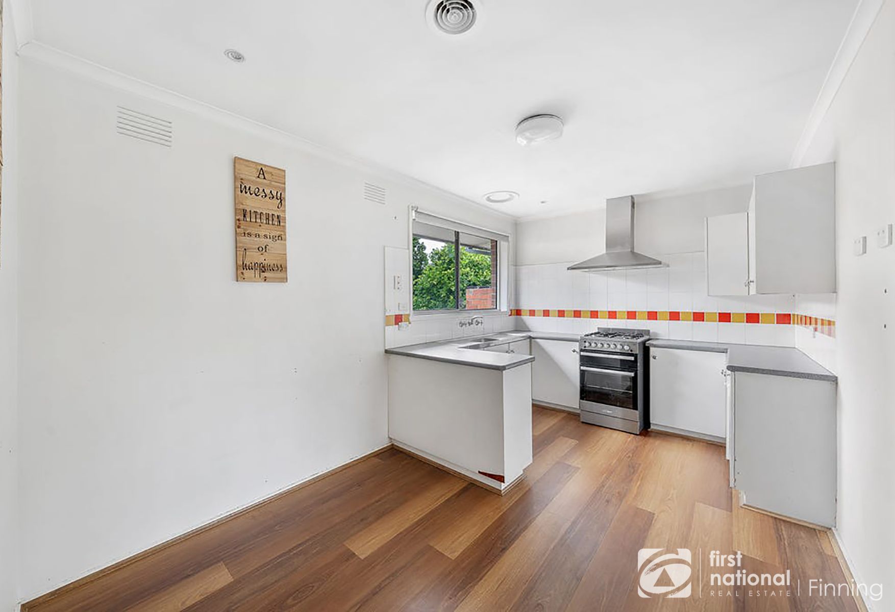 2/28 Latrobe Street, Cranbourne VIC 3977, Cranbourne - Thumbnail 3