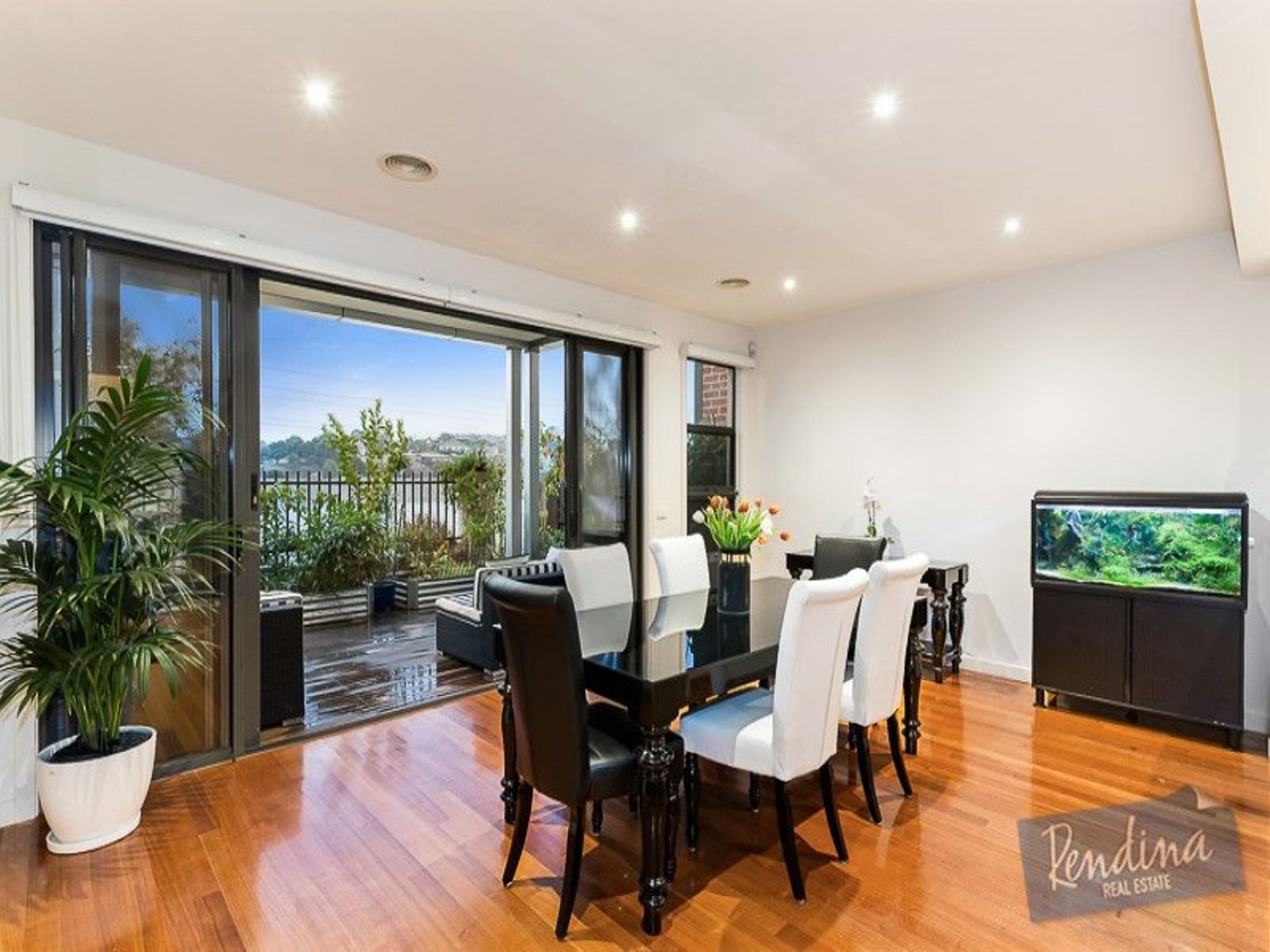 10 Lakeside Crescent, Maribyrnong - Thumbnail 4