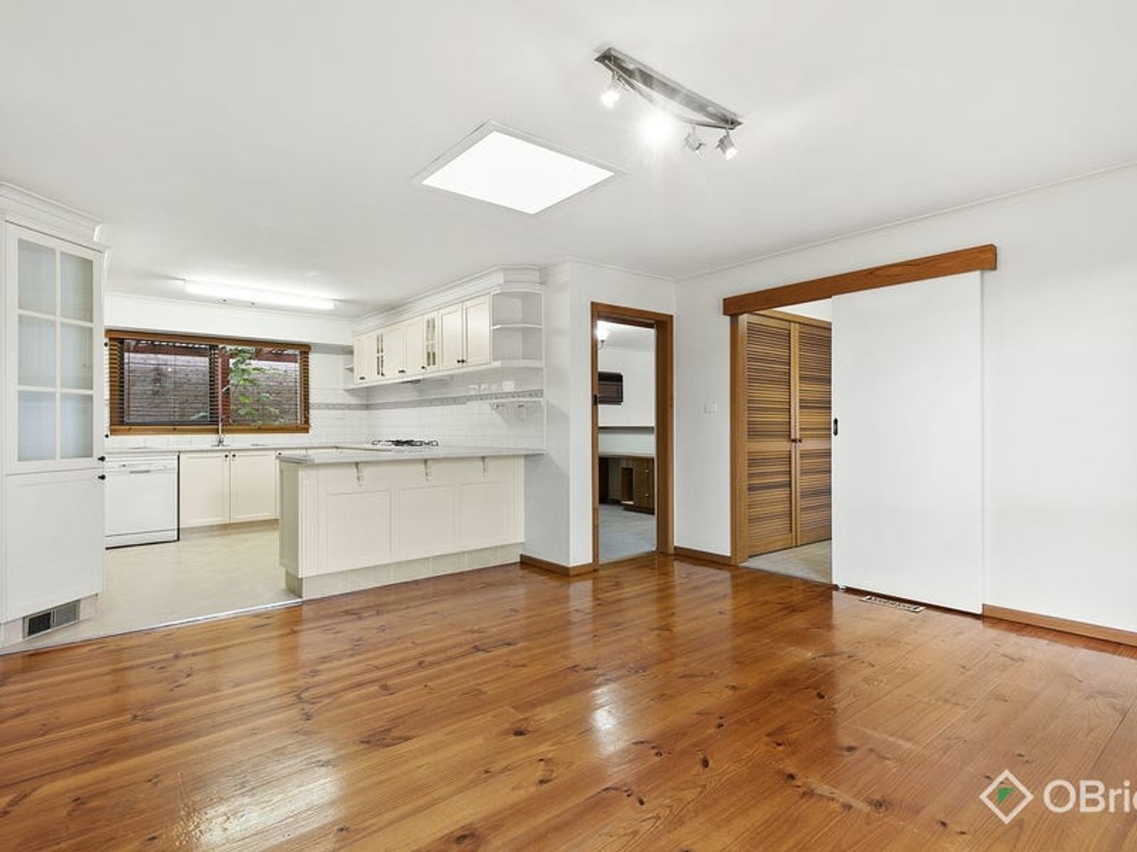 5 Wevlin Close, Endeavour Hills, VIC 3802, Endeavour Hills - Thumbnail 3