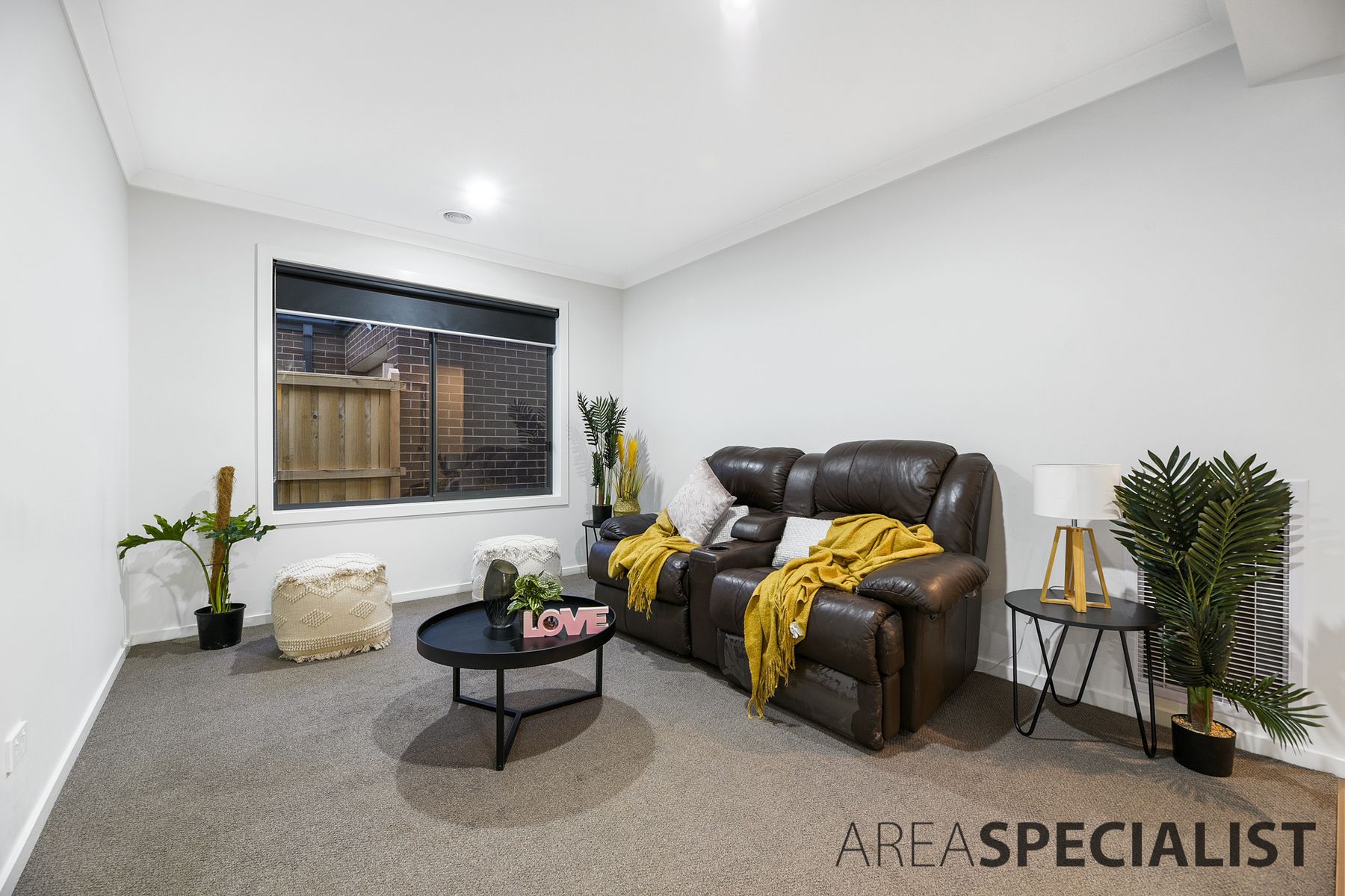 10 Liwen Street, Clyde North, VIC 3978, Clyde North - Thumbnail 5