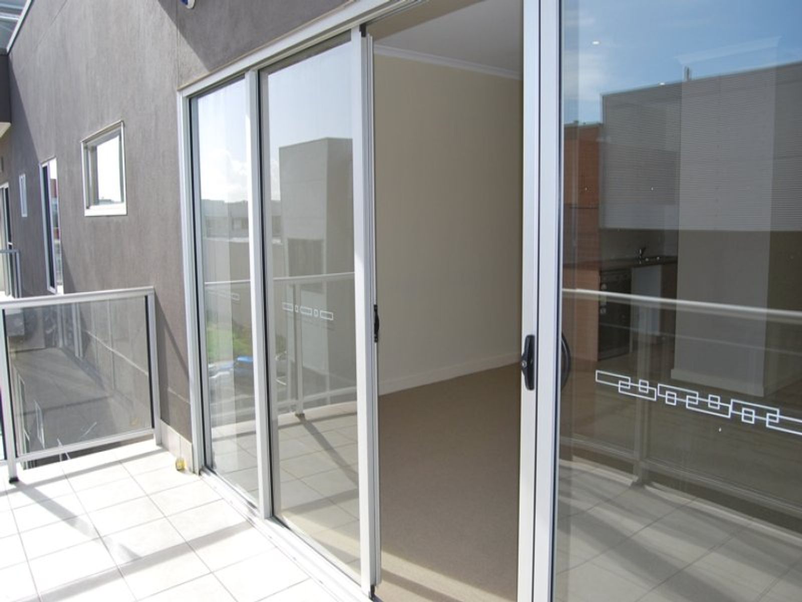 24/21, Mawson Lakes - Thumbnail 8