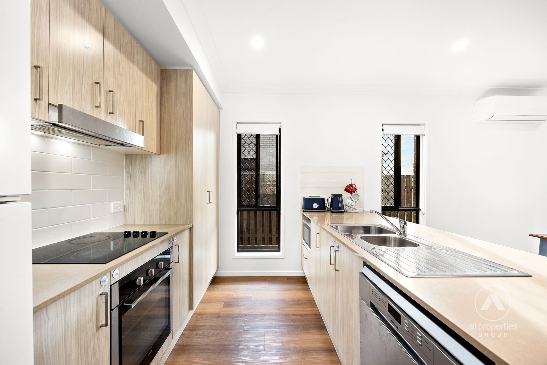 14 Sweetman Place, Hillcrest QLD 4118, Hillcrest - Thumbnail 4