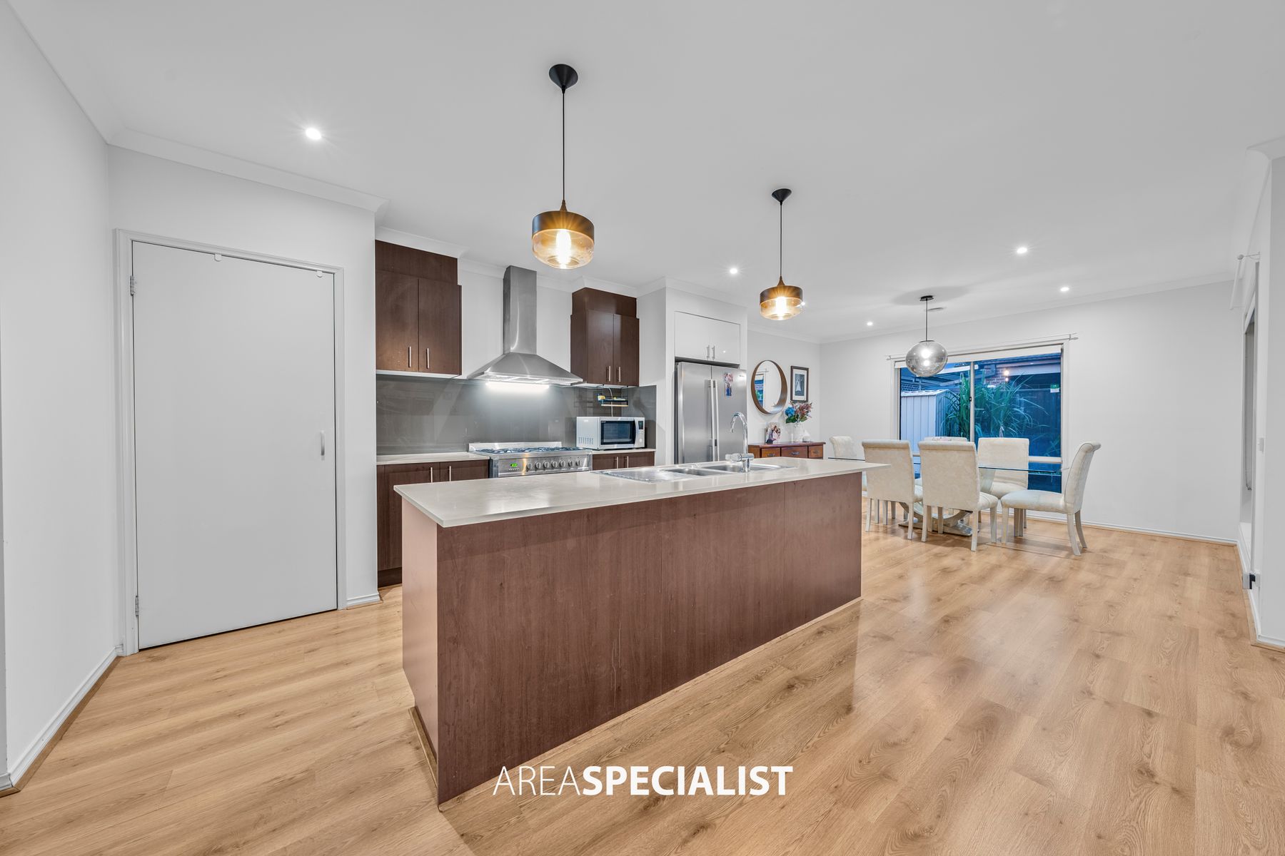 23 Elmsford Crescent, Cranbourne West, Cranbourne West - Thumbnail 6