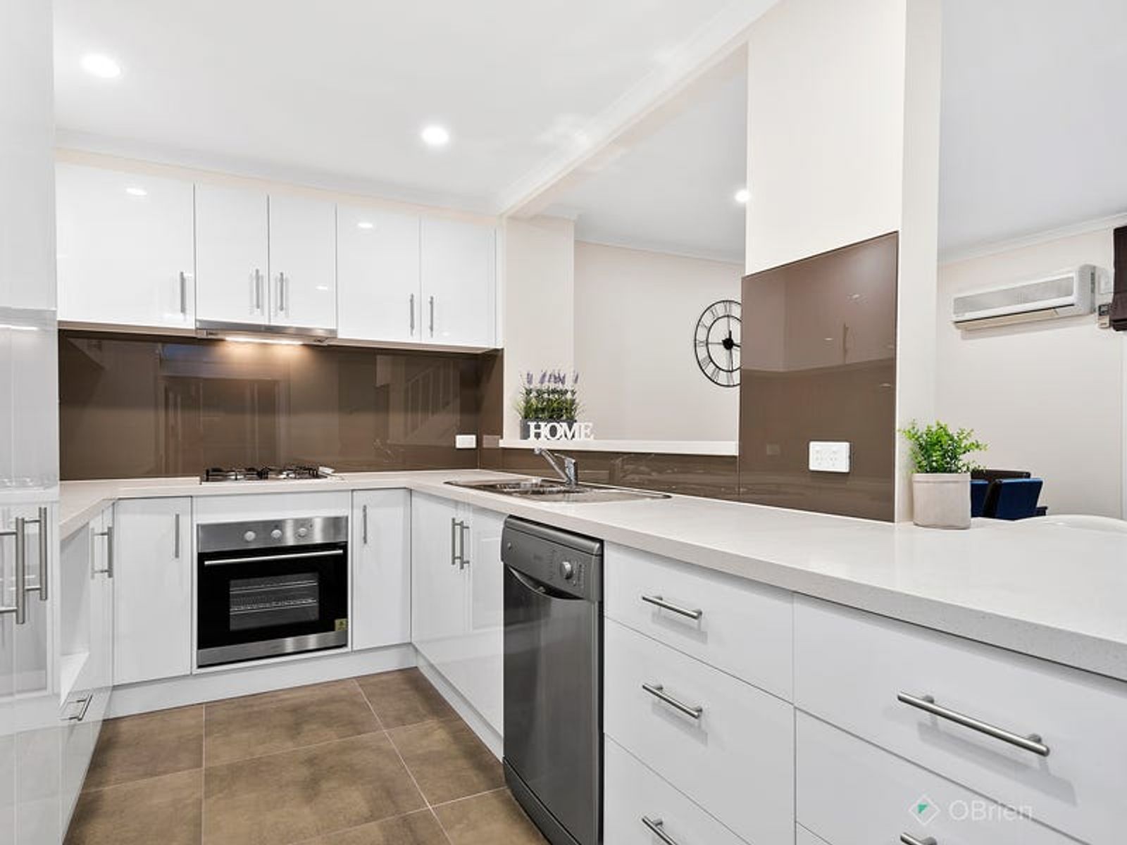 172 James Cook Drive, Endeavour Hills, VIC 3802, Endeavour Hills - Thumbnail 3