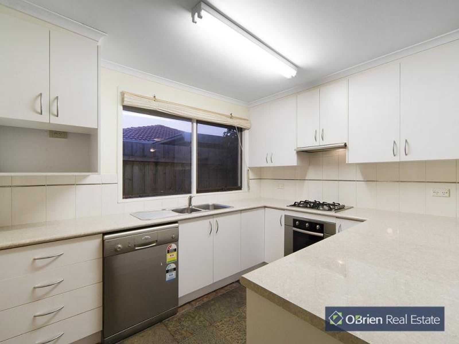 16 Eildon Road, Endeavour Hills, VIC 3802, Endeavour Hills - Thumbnail 3