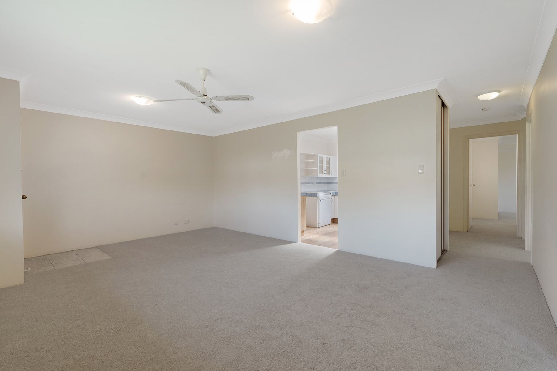 1/3 Eurimbula Court, Paradise Point, QLD 4216, Paradise Point - Thumbnail 6