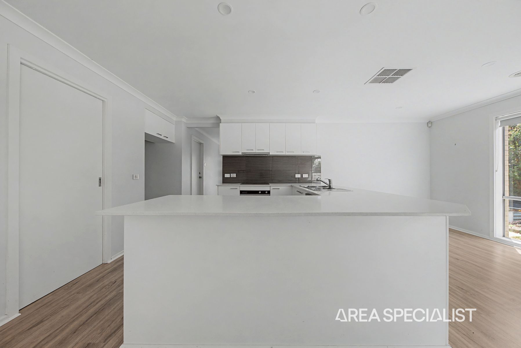 28 Illawarra Way, Pakenham, VIC 3810, Pakenham - Thumbnail 4