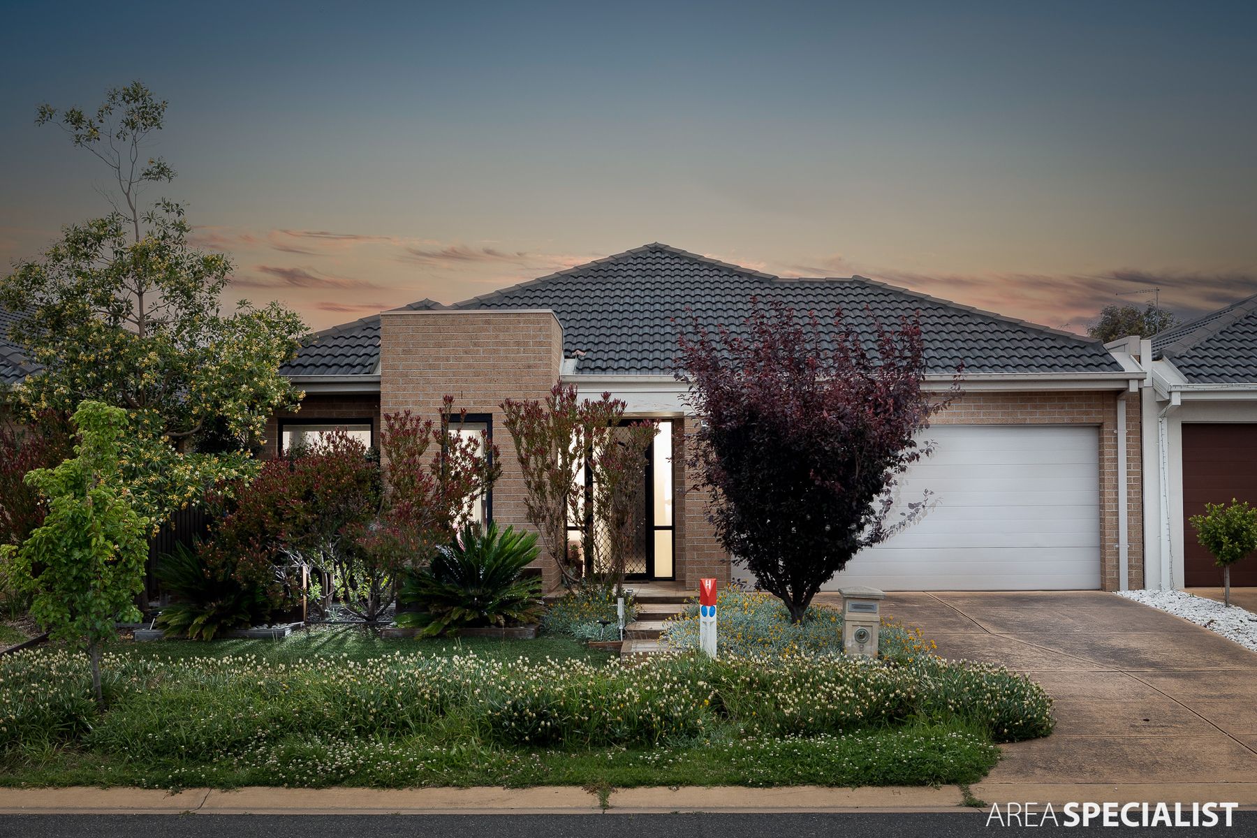 8 Seafarer Way, Sanctuary Lakes, VIC 3030, Sanctuary Lakes - Thumbnail 2