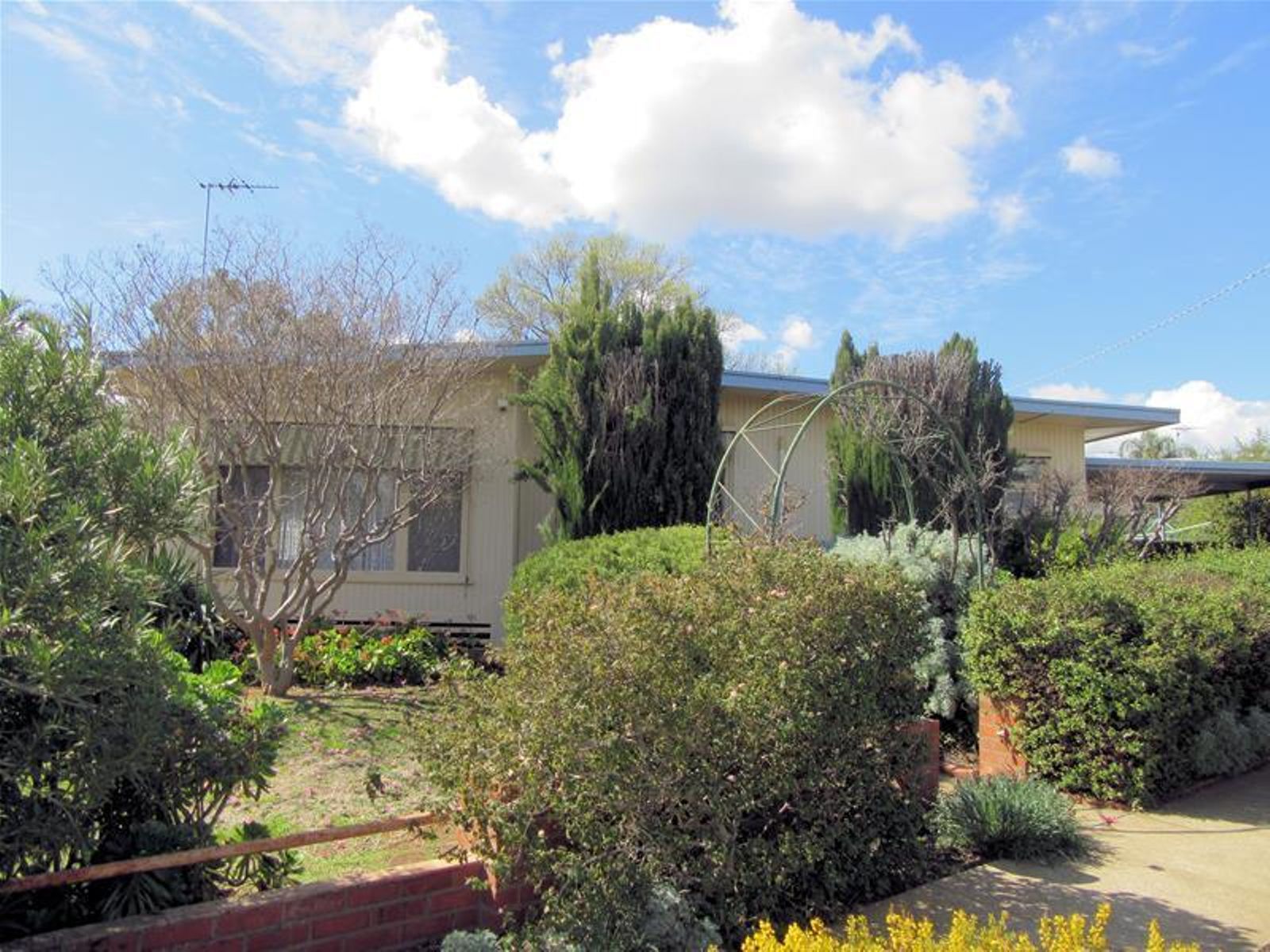 6 Stuart Avenue, Mildura - Image 1