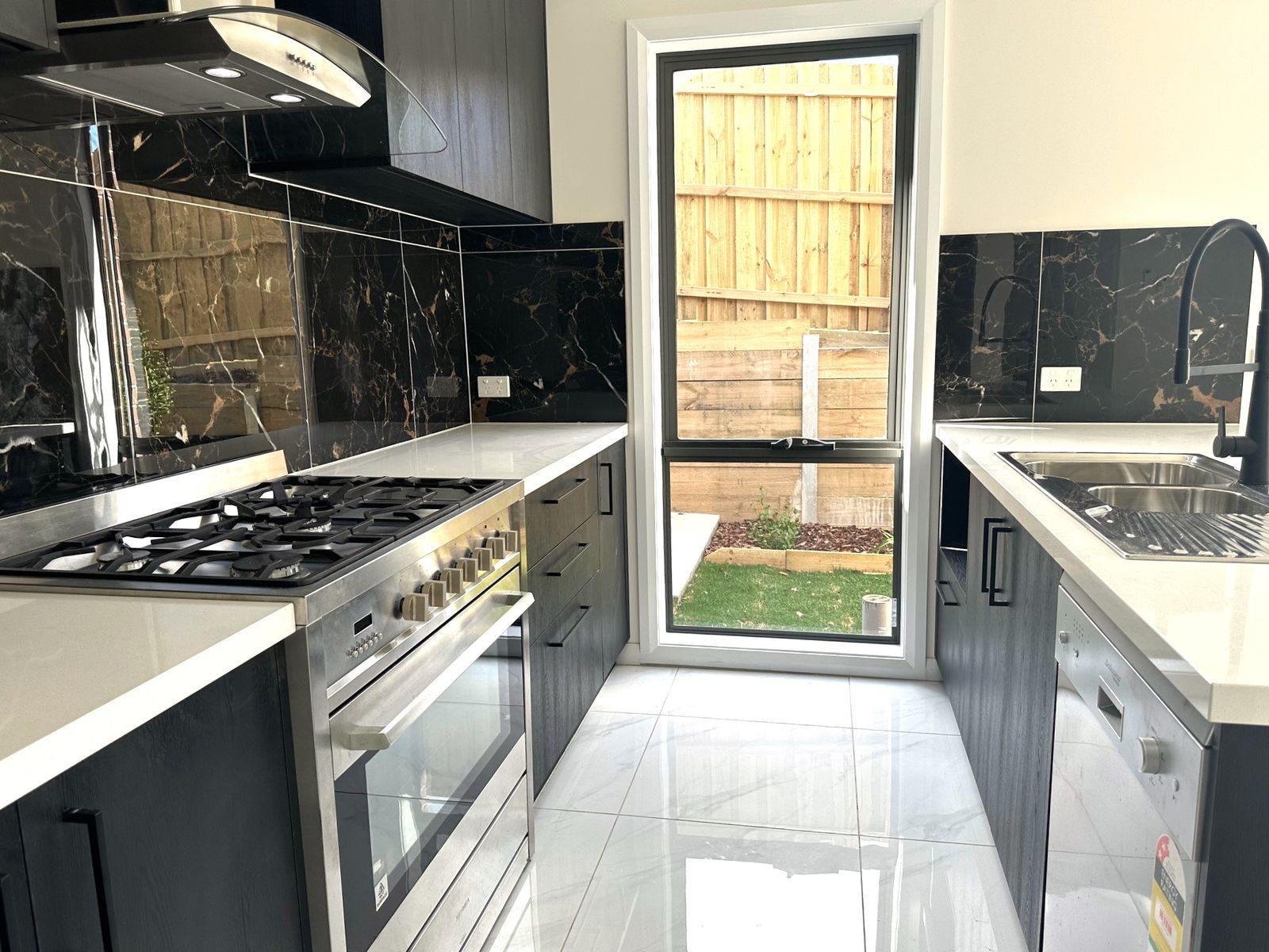 1/19 Boanyoo Road, Drouin VIC 3818, Drouin - Thumbnail 3