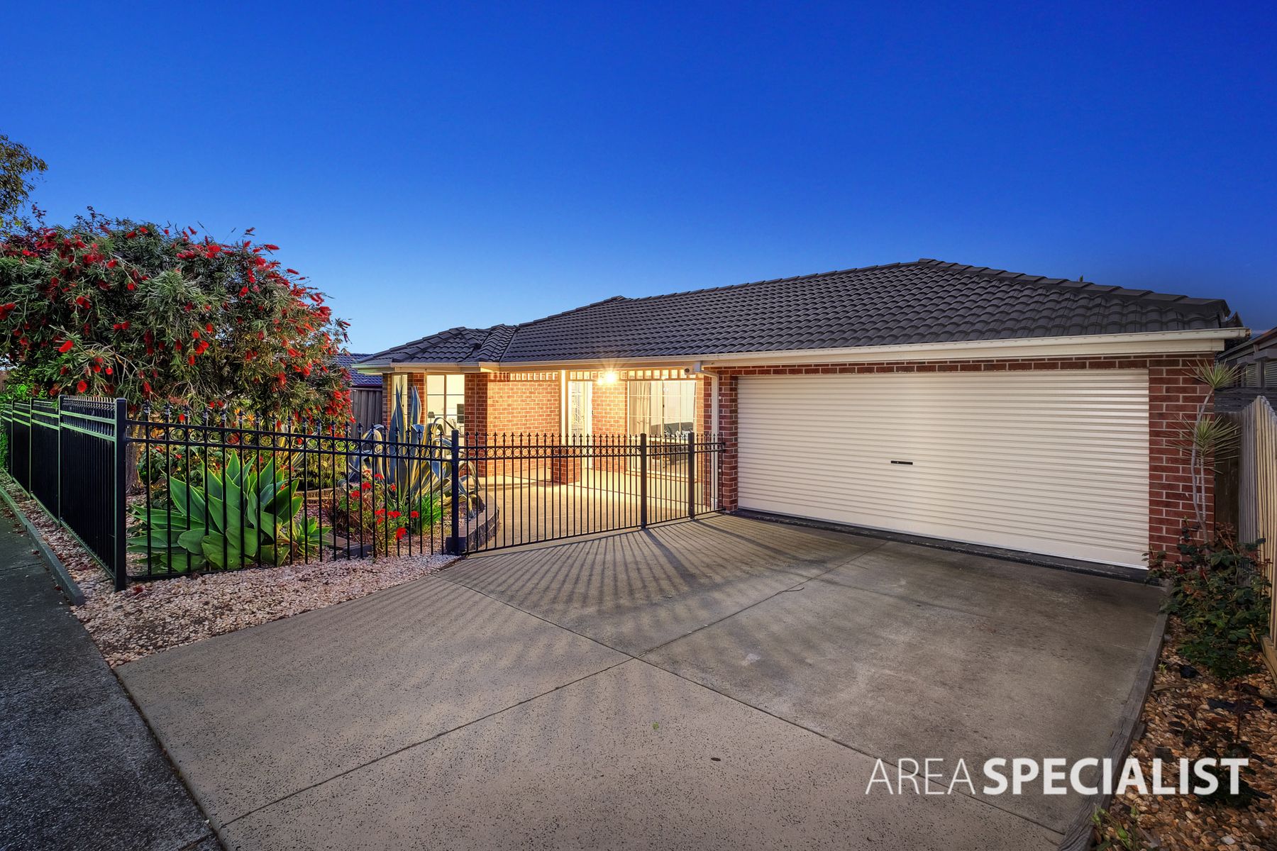 17 Oakland Drive, Hampton Park, VIC 3976, Hampton Park - Thumbnail 2