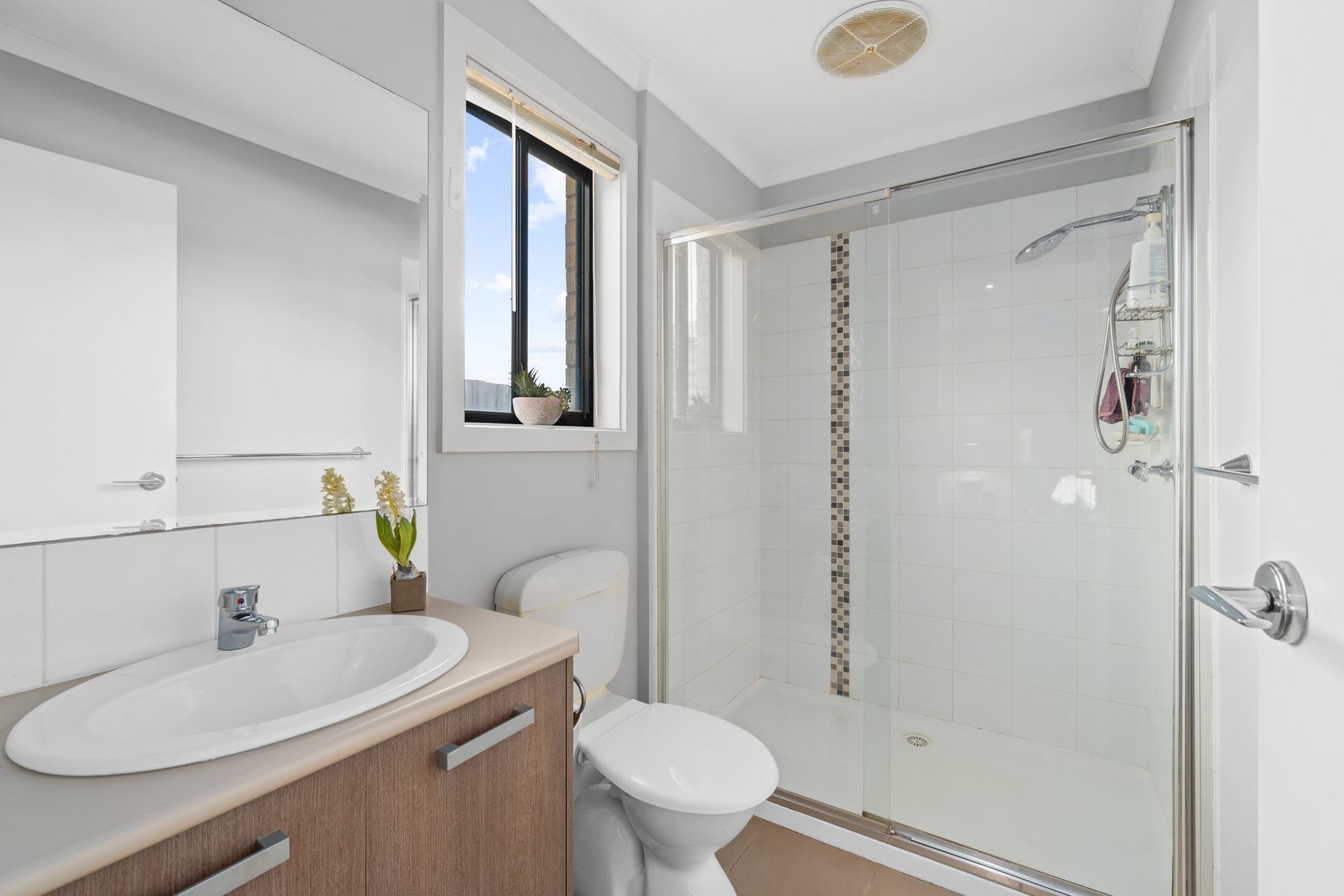 16 Lawn Avenue, Traralgon VIC 3844, Traralgon - Thumbnail 8