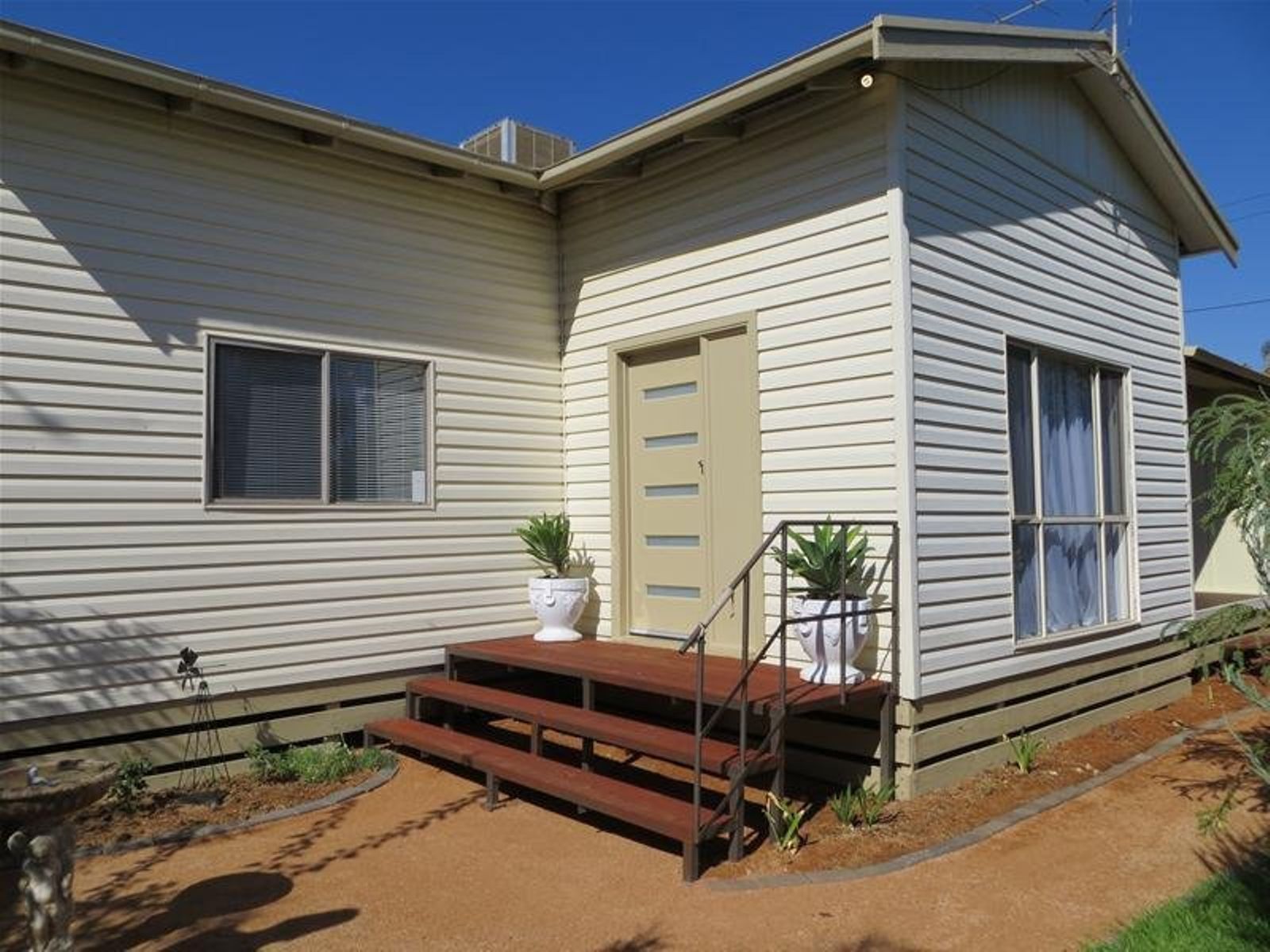 82 Sunnycliffs Crescent, Red Cliffs - Image 1