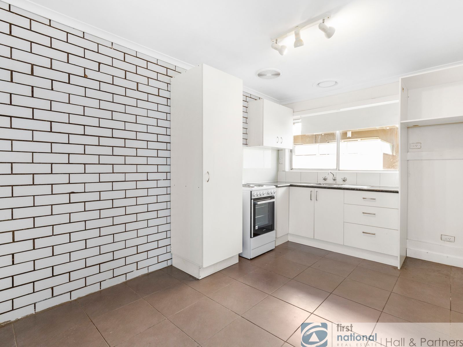 4/6 Hutton Street, Dandenong VIC 3175, Dandenong - Thumbnail 2