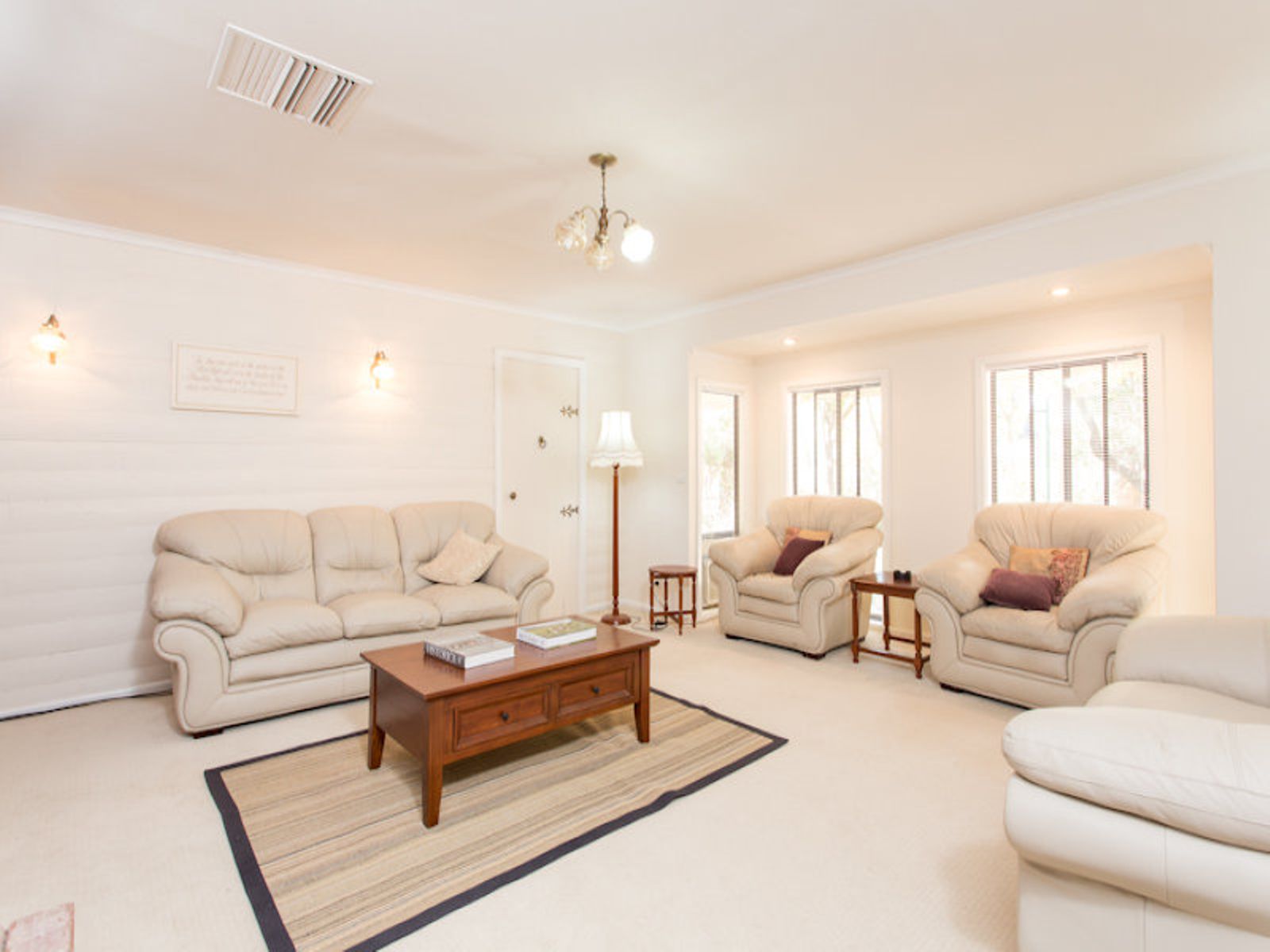 312 Dairtnunk Avenue, Cardross - Thumbnail 2