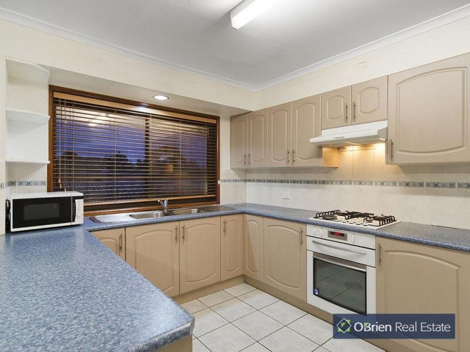 16 Rhyl Close, Endeavour Hills, VIC 3802, Endeavour Hills - Thumbnail 4