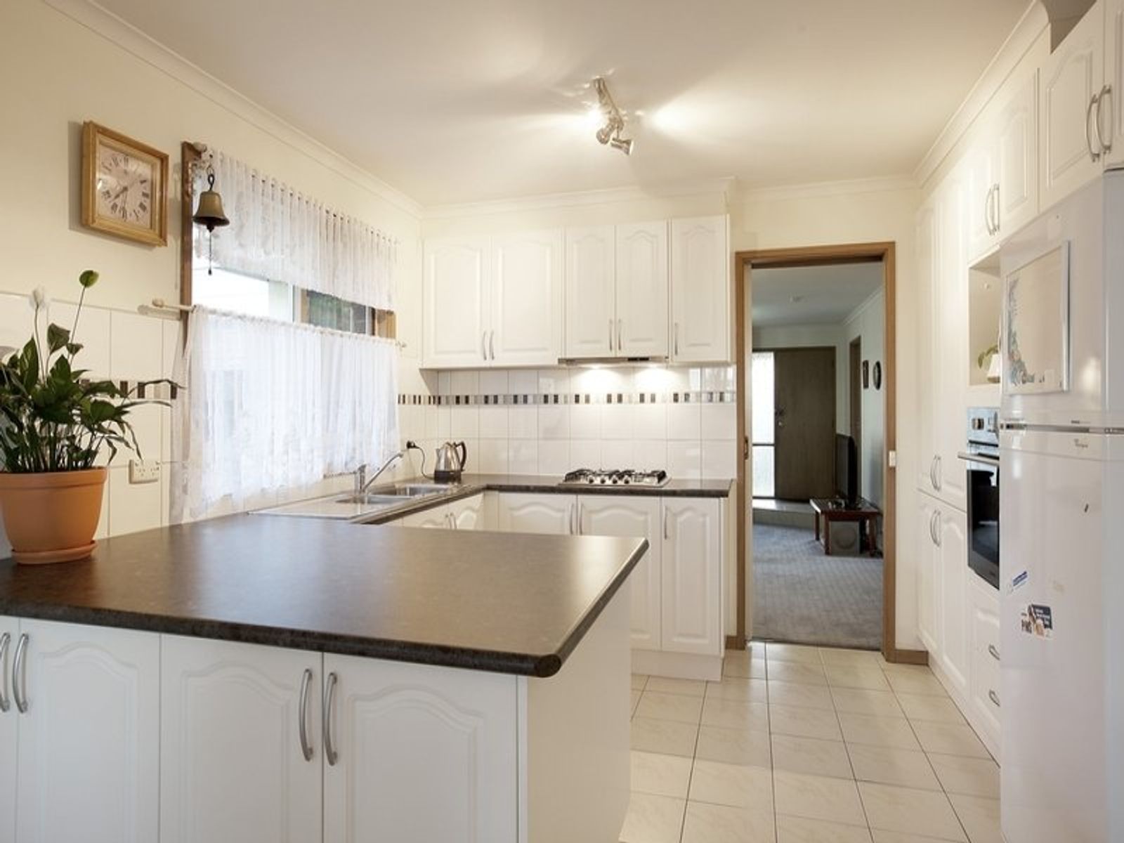 32 Sutherland Avenue, Aspendale Gardens, VIC 3195, Aspendale Gardens - Thumbnail 4
