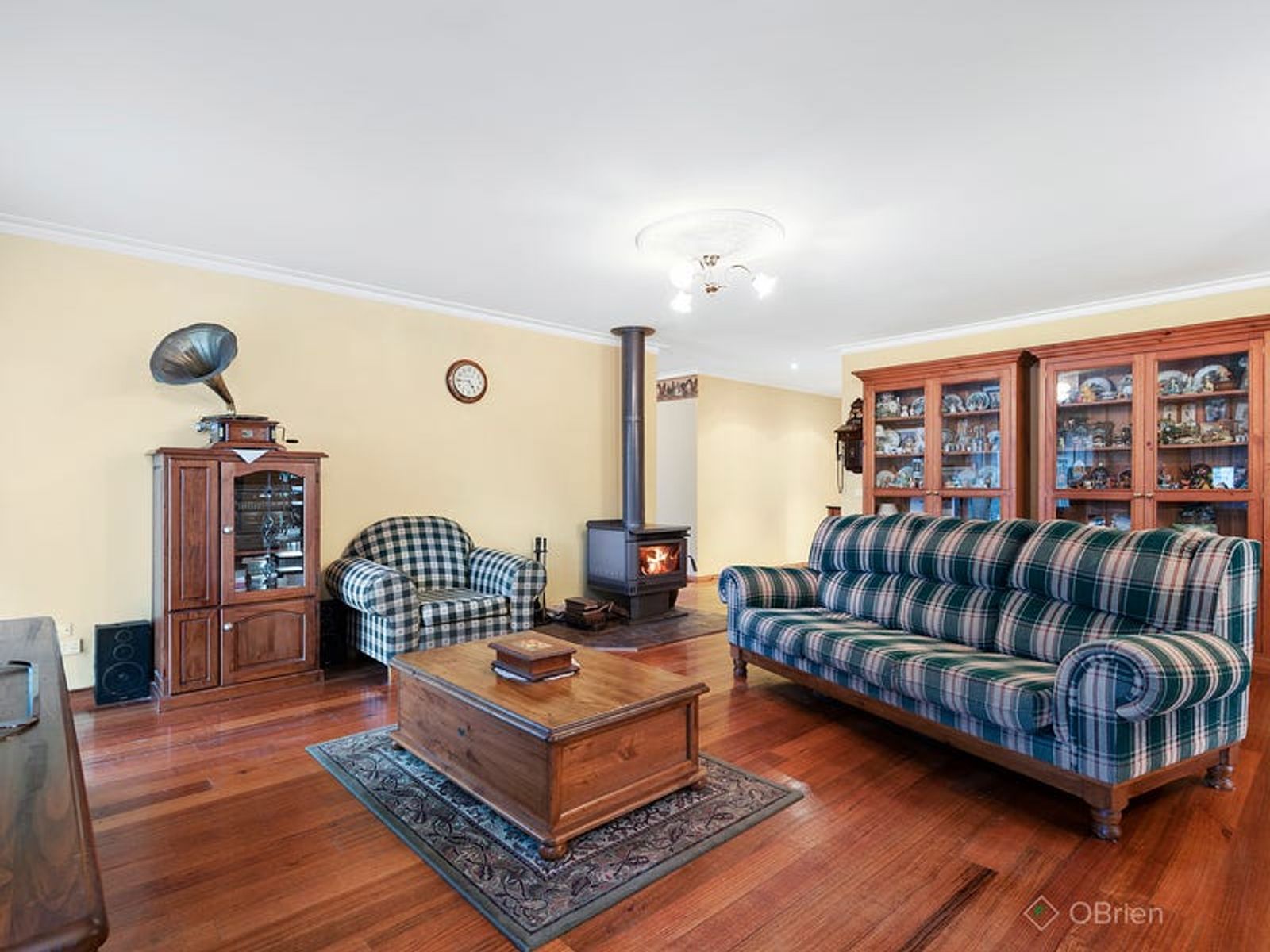 8 Calrossie Close, Endeavour Hills, VIC 3802, Endeavour Hills - Thumbnail 2