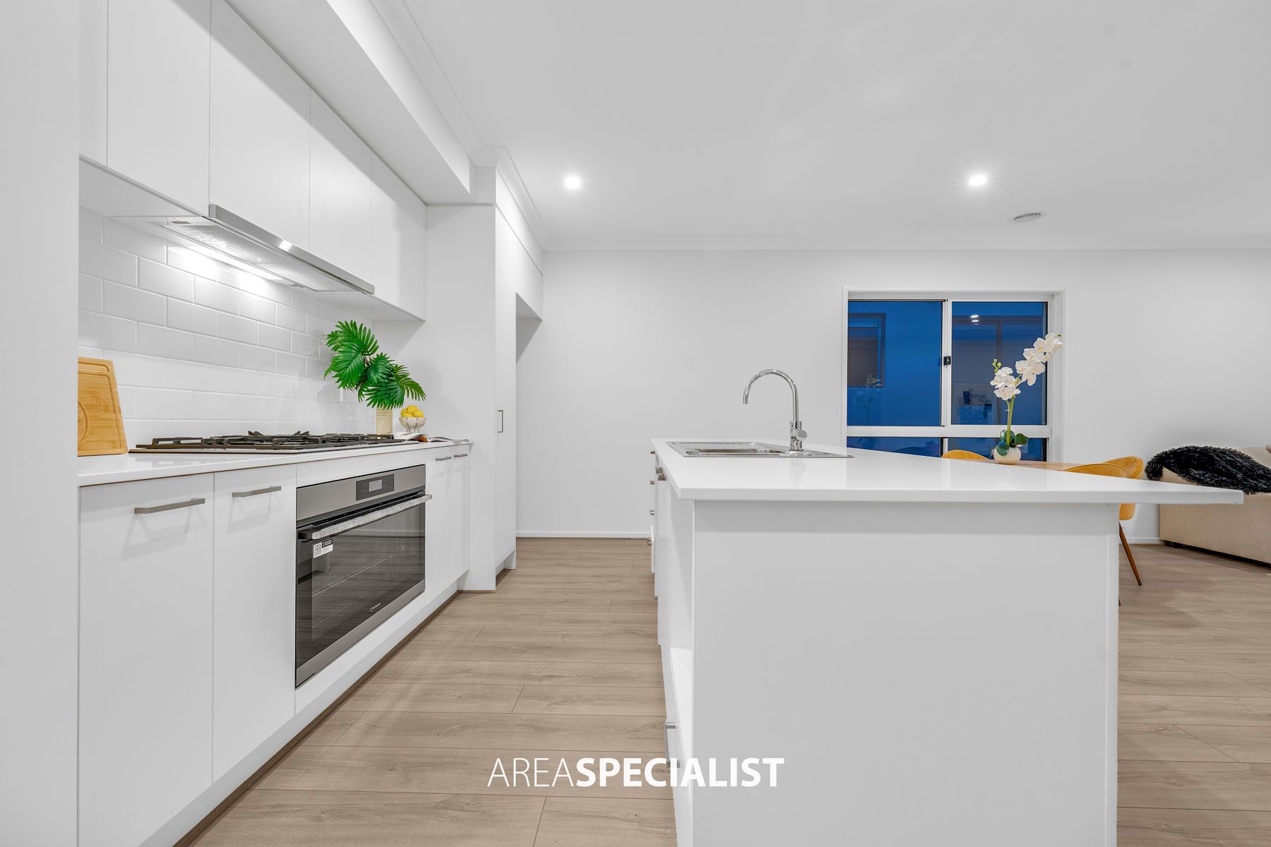 12 Damiana Avenue, Clyde North, Clyde North - Thumbnail 4