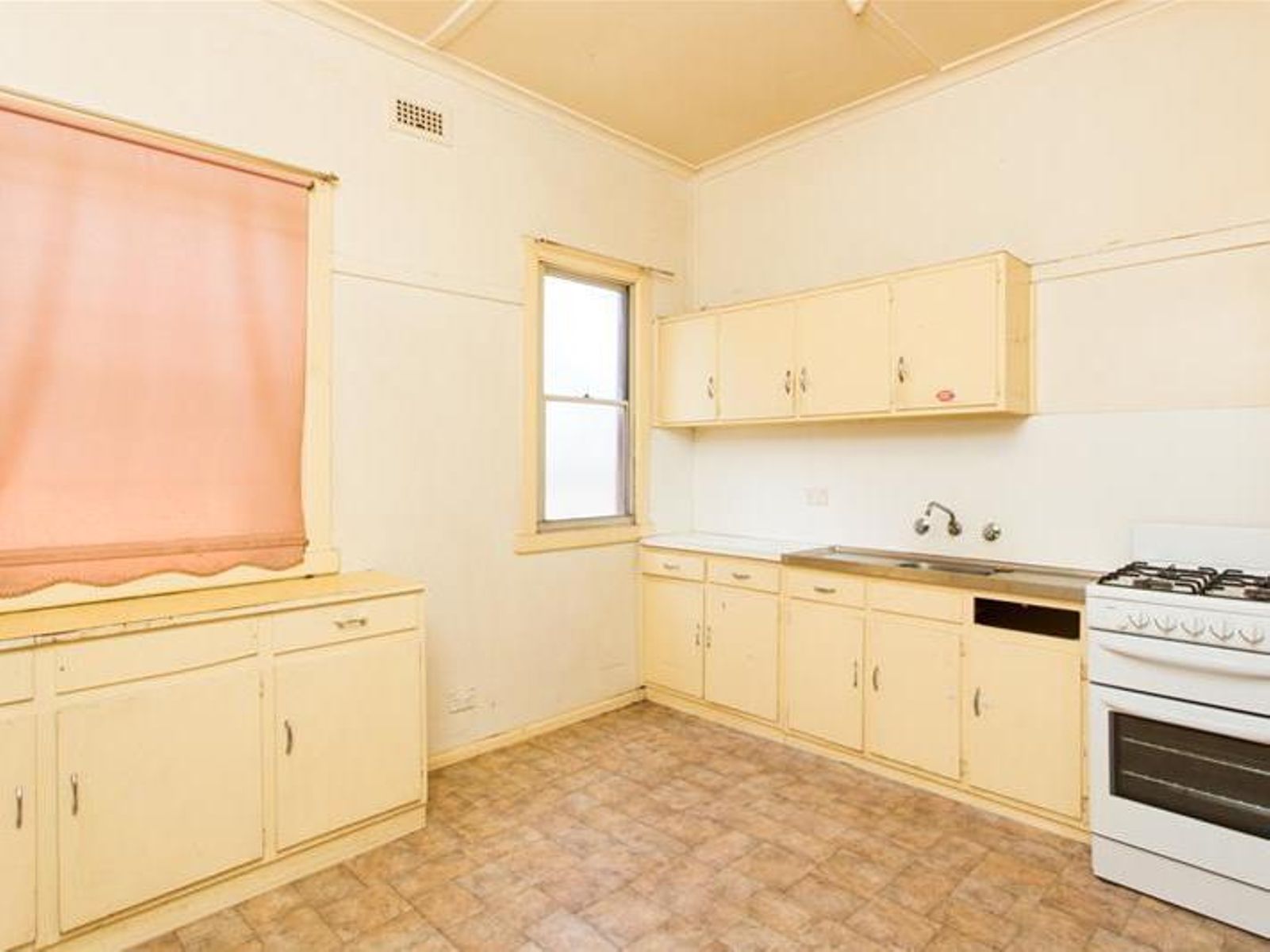 196 Eleventh Street, Mildura - Thumbnail 2
