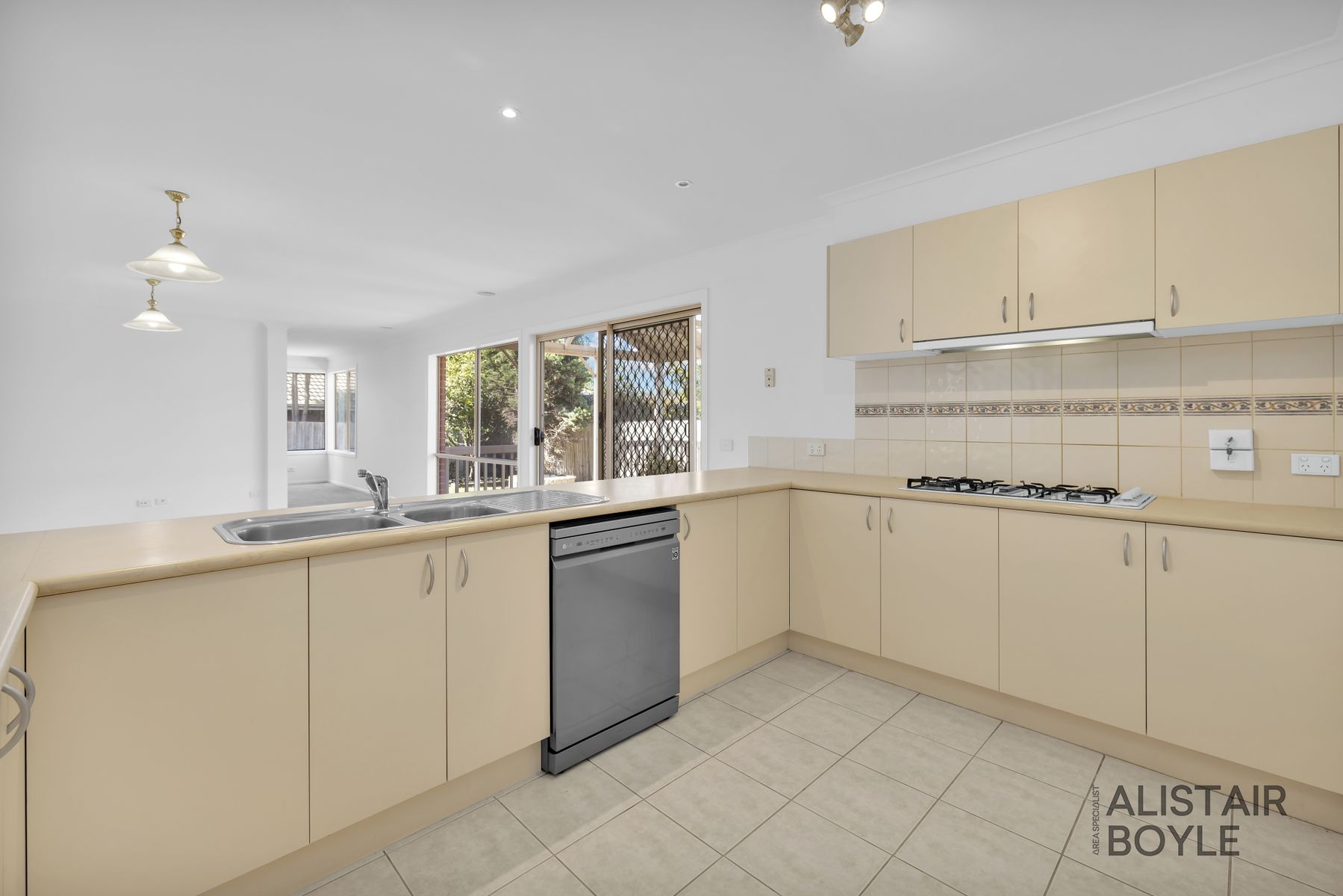 8 Joucas Place, Narre Warren South, VIC 3805, Narre Warren South - Thumbnail 7