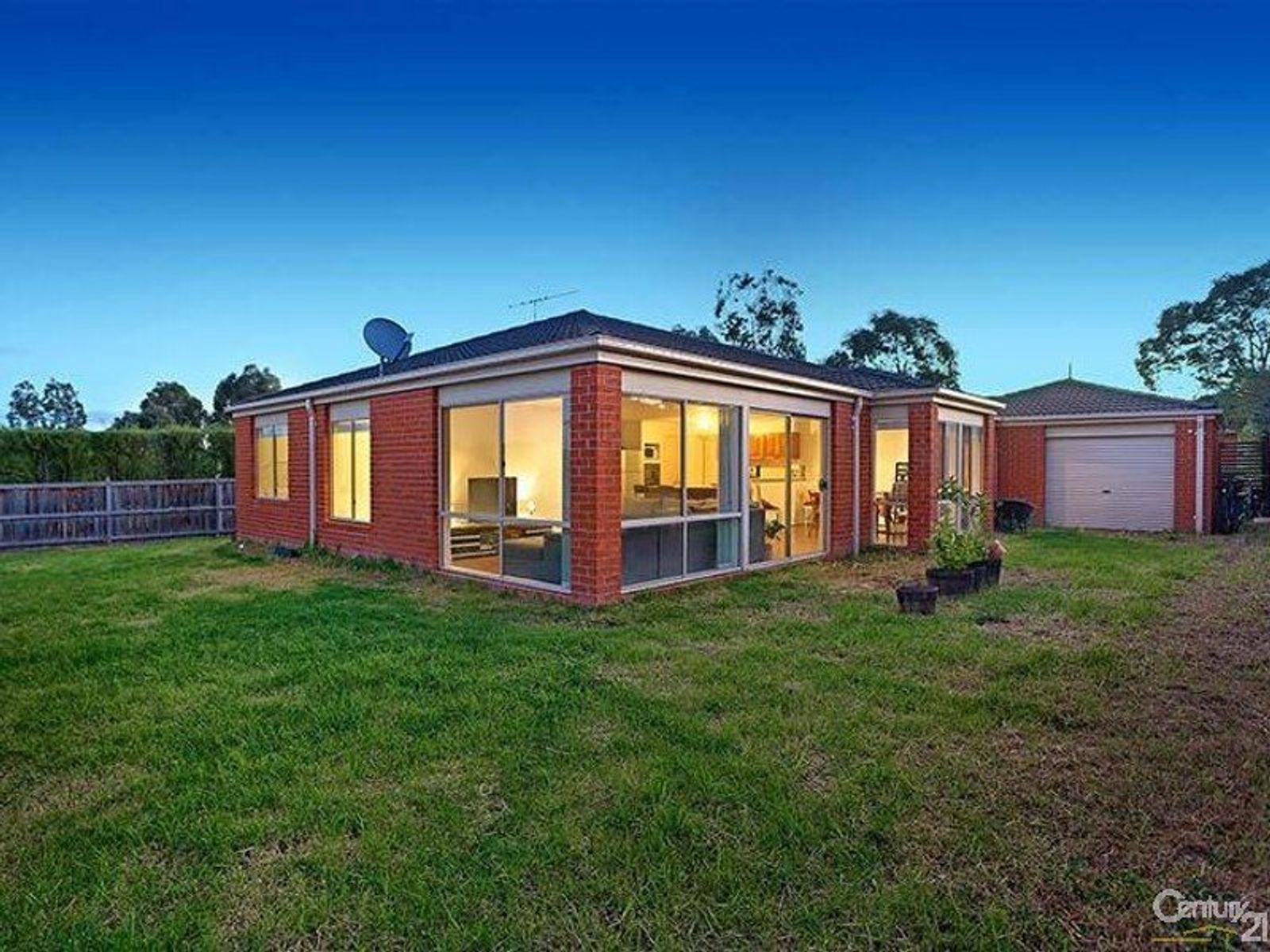 10 Canet Grove, Narre Warren South - Thumbnail 8