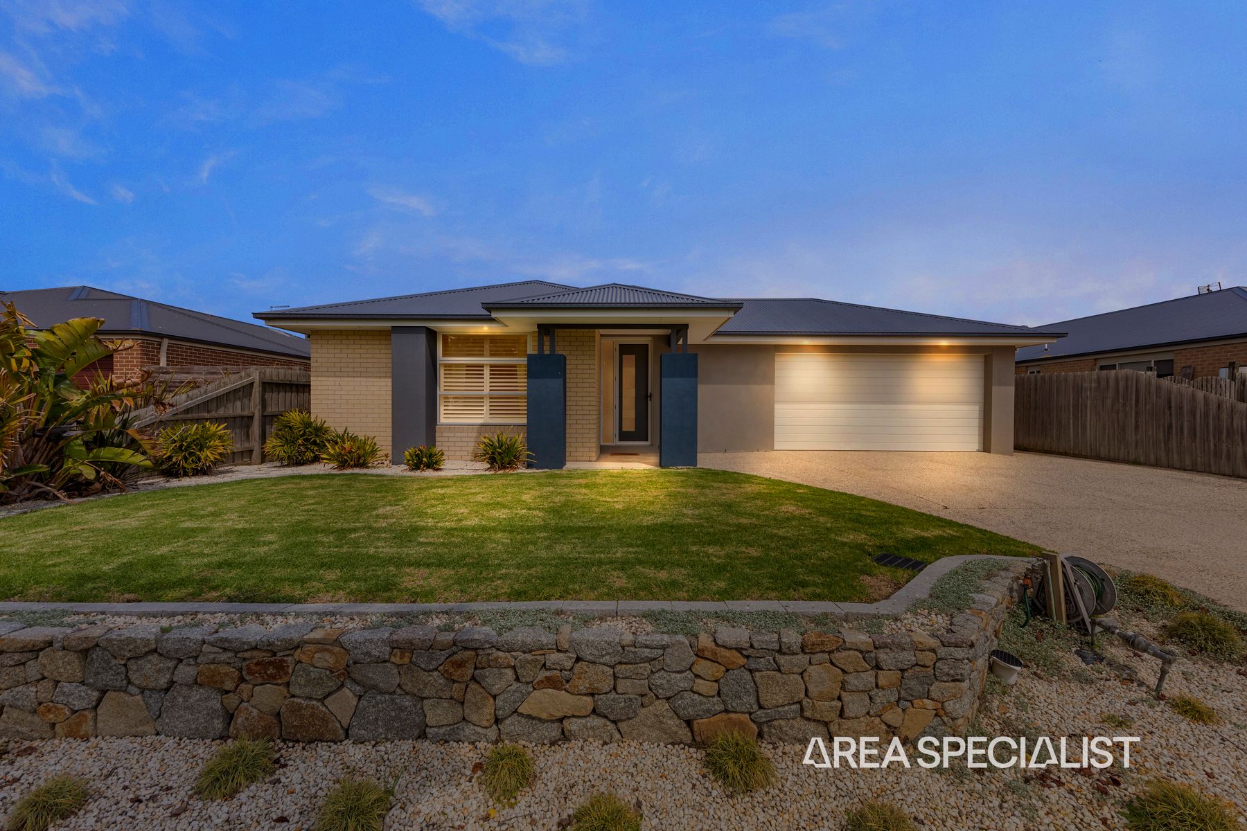 7 Emerald Crescent, Koo Wee Rup, VIC 3981, Koo Wee Rup - Thumbnail 2
