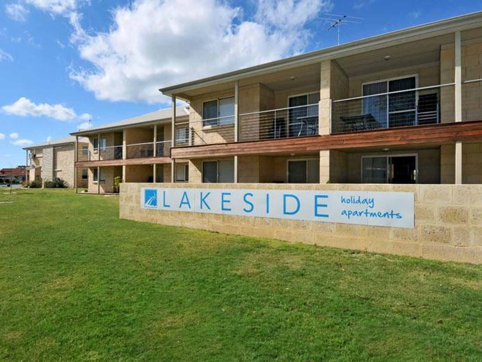 27/1 Lakes Crescent, South Yunderup WA 6208